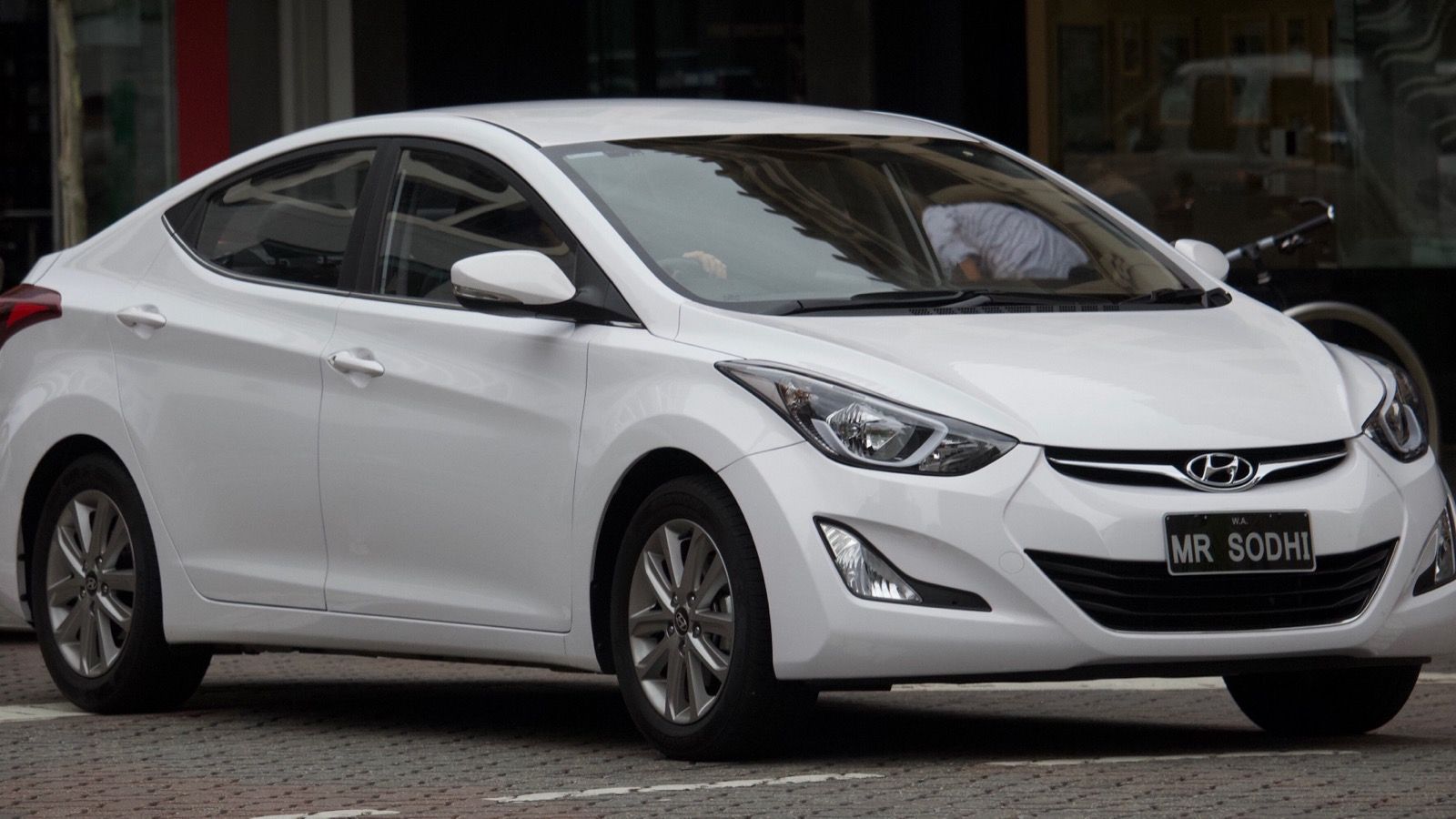 2014 Hyundai Elantra (MD3) — SE sedan, front three-quarter view