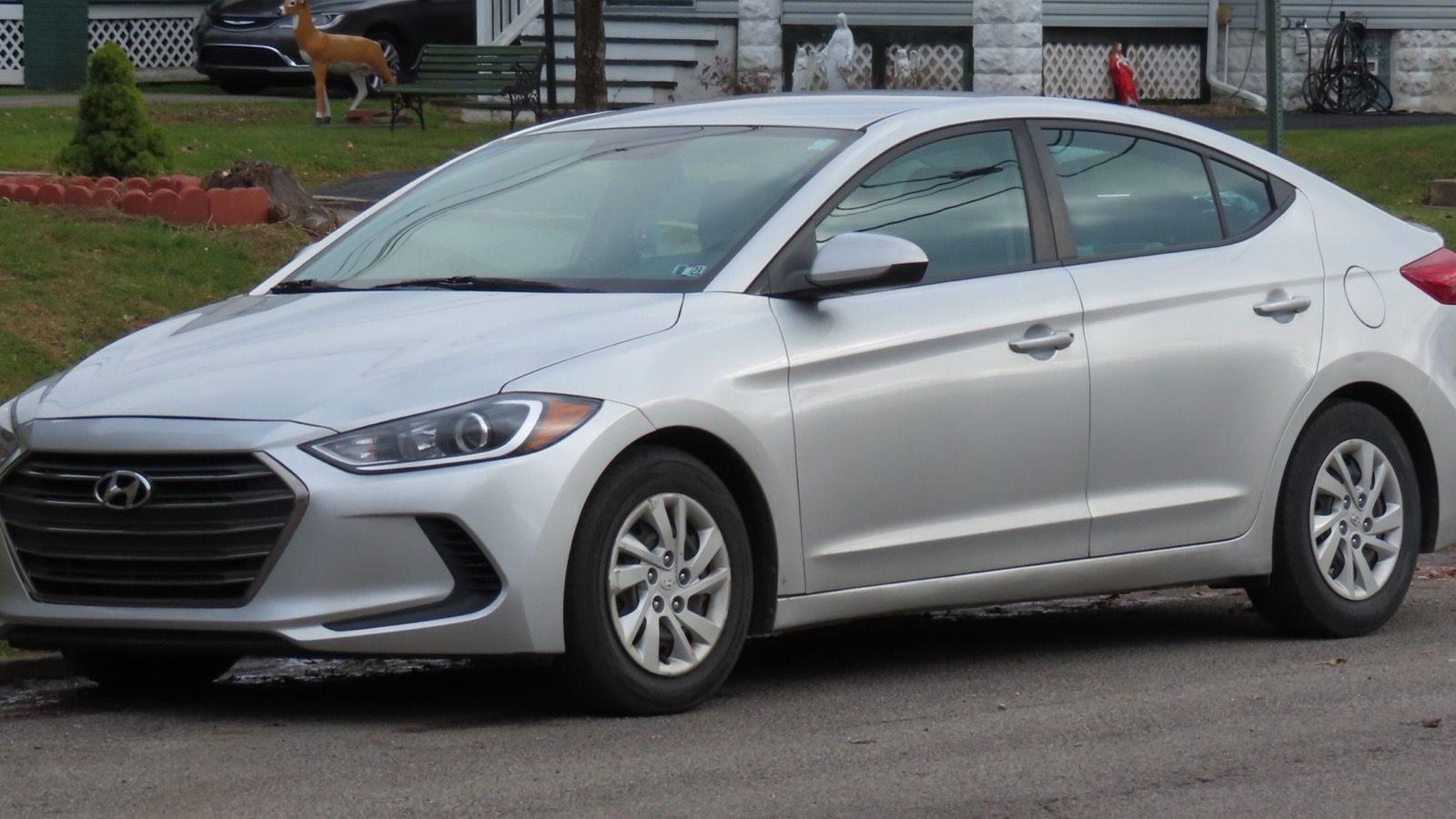 2018 Hyundai Elantra — SE sedan, front three-quarter view