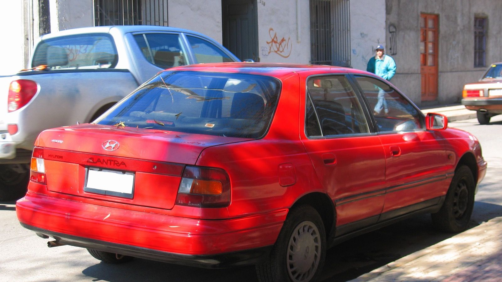 First-generation Hyundai Elantra (J1) — 1.6 GLS sedan, front three-quarter view