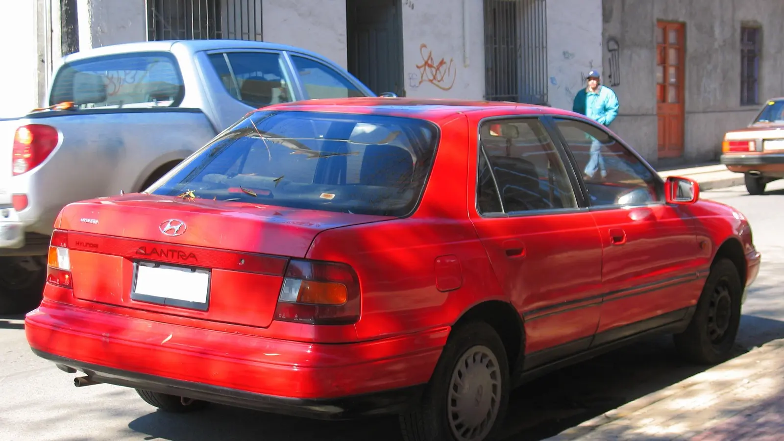 First-generation Hyundai Elantra (J1) — 1.6 GLS sedan, front three-quarter view