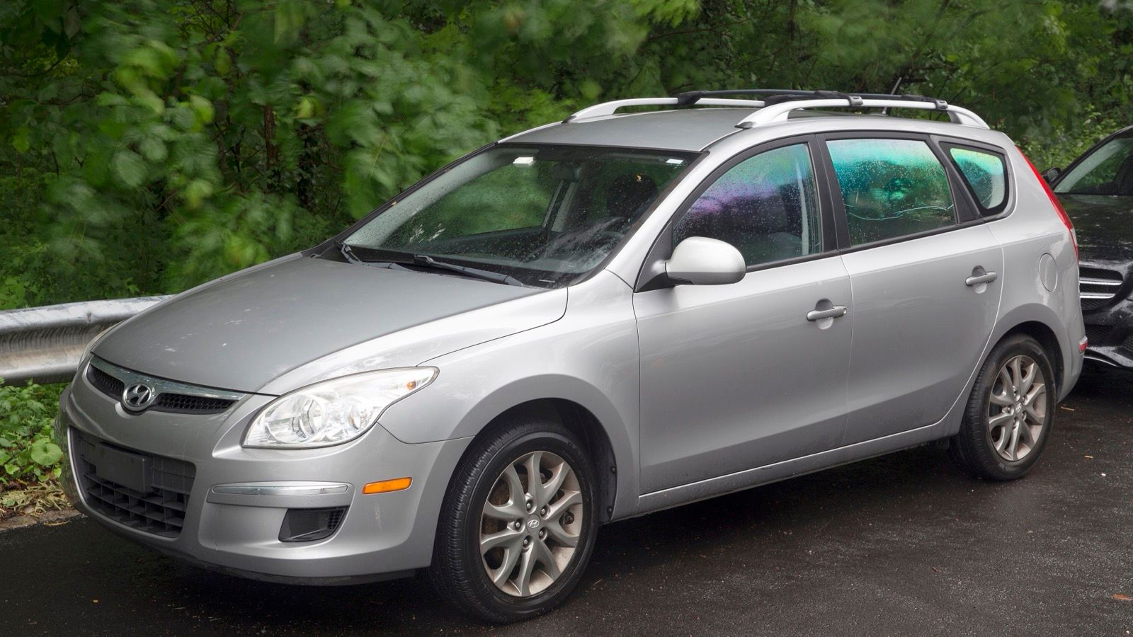 Fifth-generation Hyundai Elantra (MD) — Elantra Touring GLS, front three-quarter view