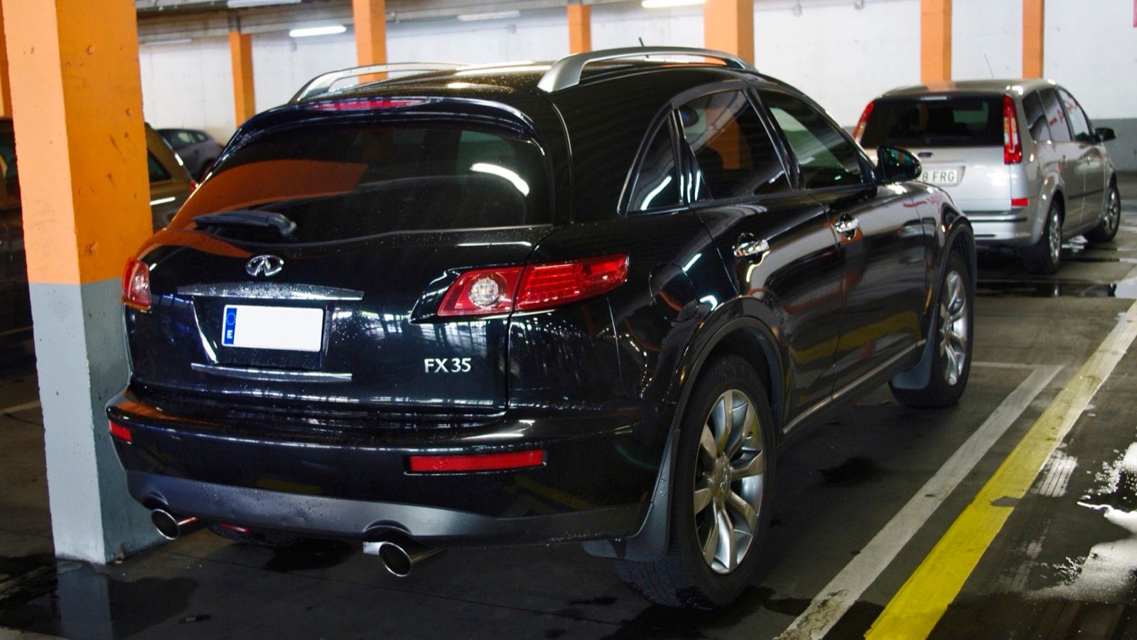 2008 Infiniti FX35 sport crossover, front three-quarter view