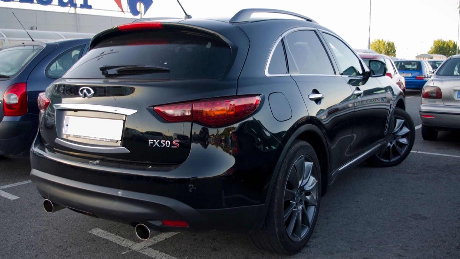 2011 Infiniti FX50 S sport crossover, front three-quarter view