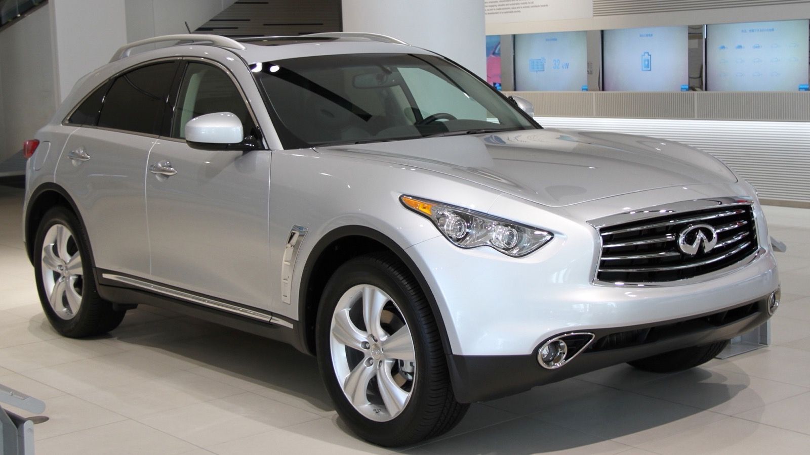 2012 Infiniti FX35 sport crossover, front three-quarter view