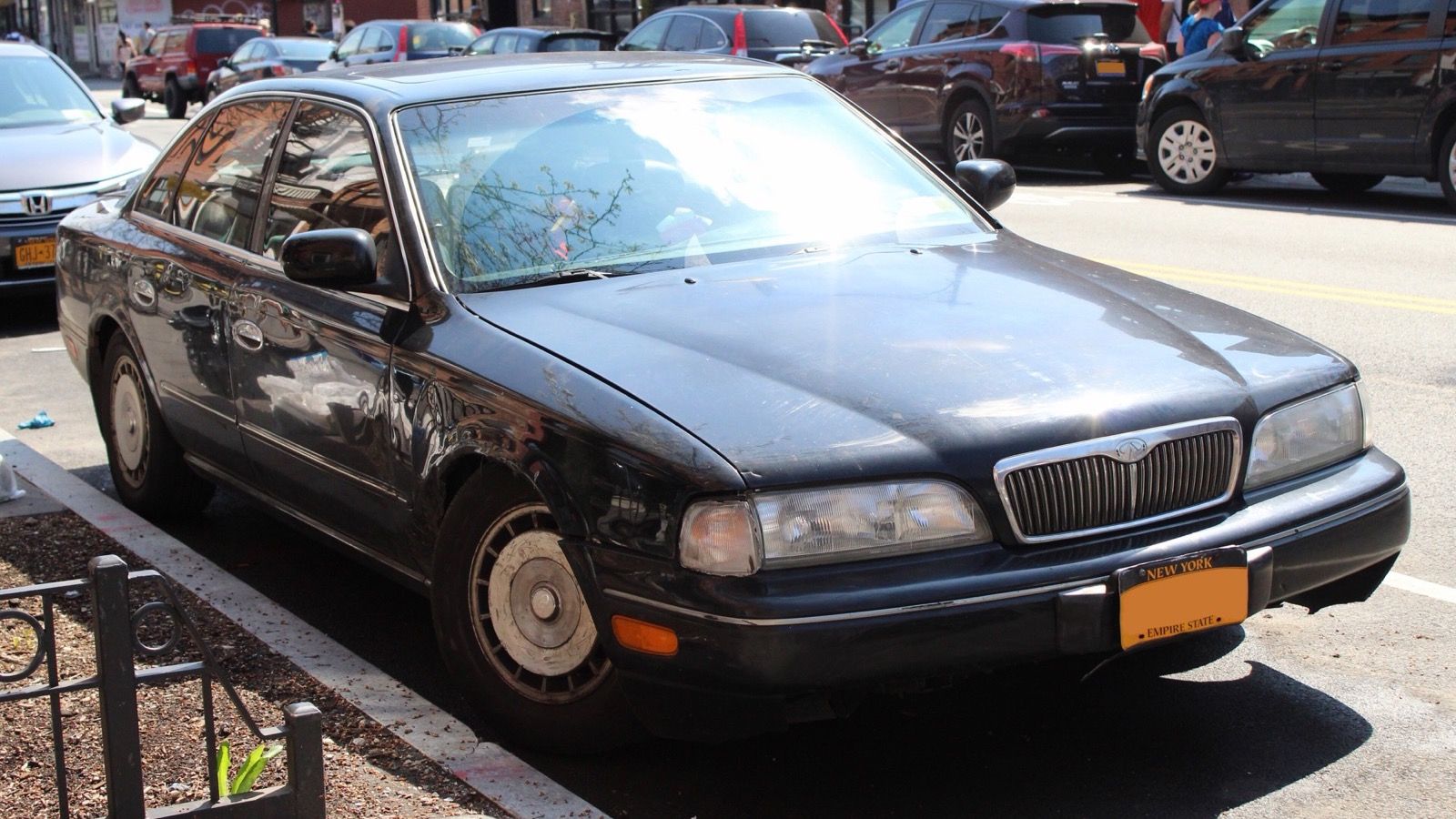 1995 Infiniti Q45 4.5-liter V8 sedan, front view