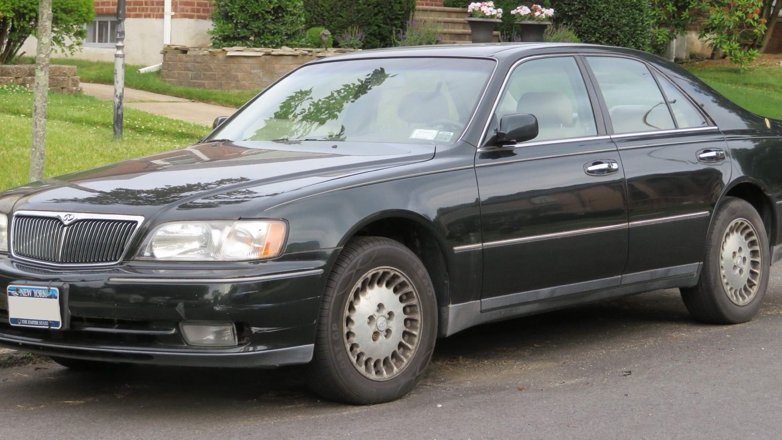 1997 Infiniti Q45 4.1-liter sedan, front view