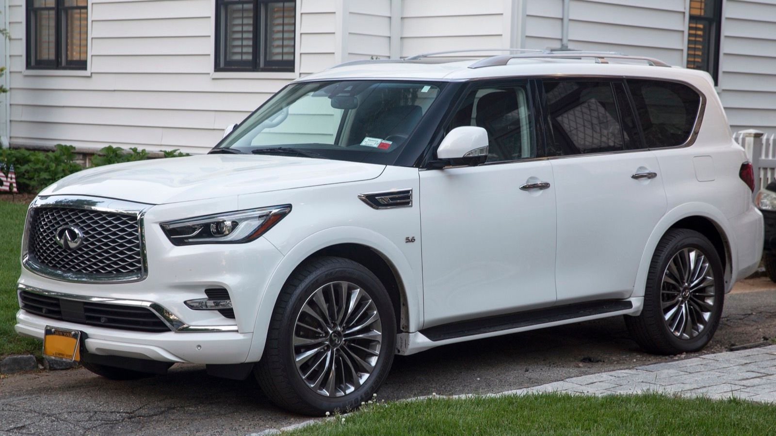 2019 Infiniti QX80 Limited in Moonstone White, front left view