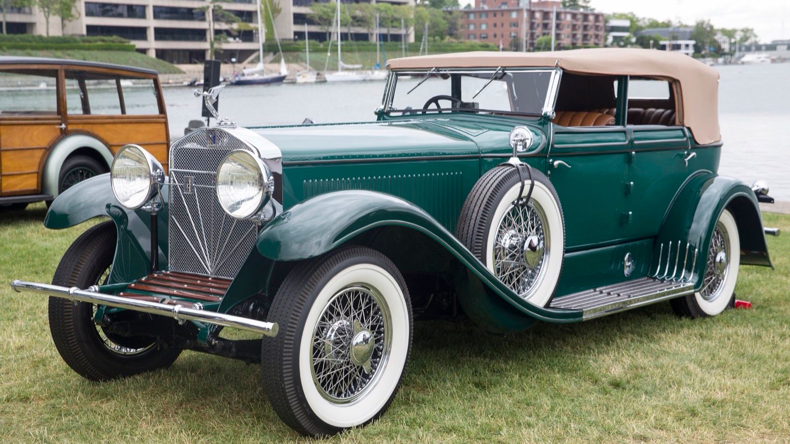 Green 1929 Isotta Fraschini Tipo 8A convertible sedan by Derham, front three-quarter view