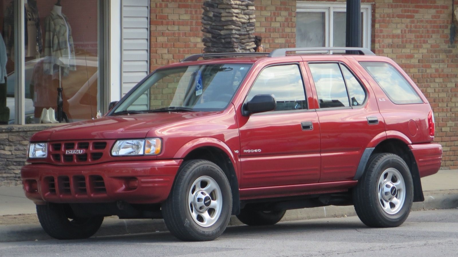 Red 2000 Isuzu Rodeo LS V6, front three-quarter view