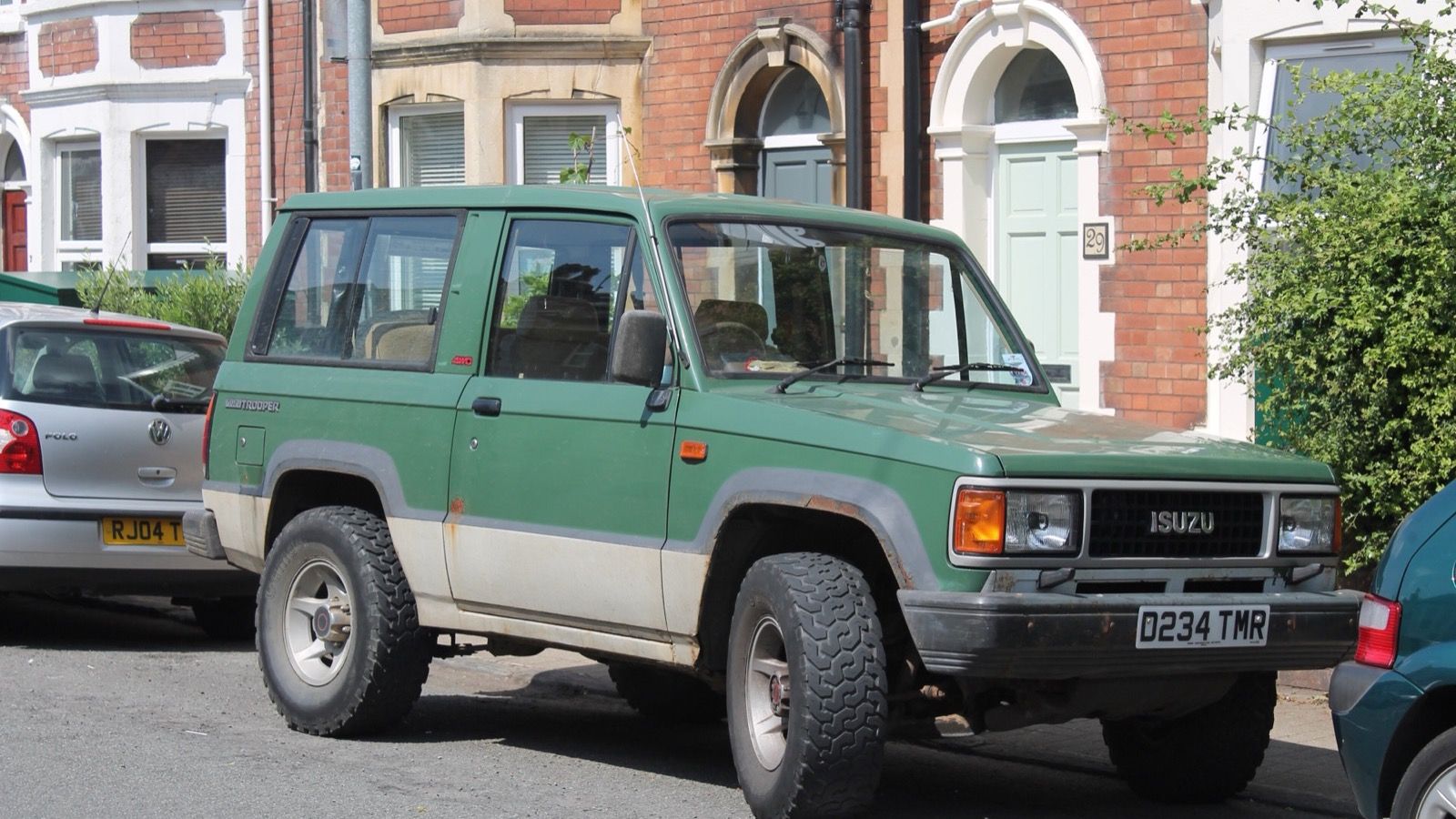 Green and white 1987 Isuzu Trooper SWB three-door, front three-quarter view