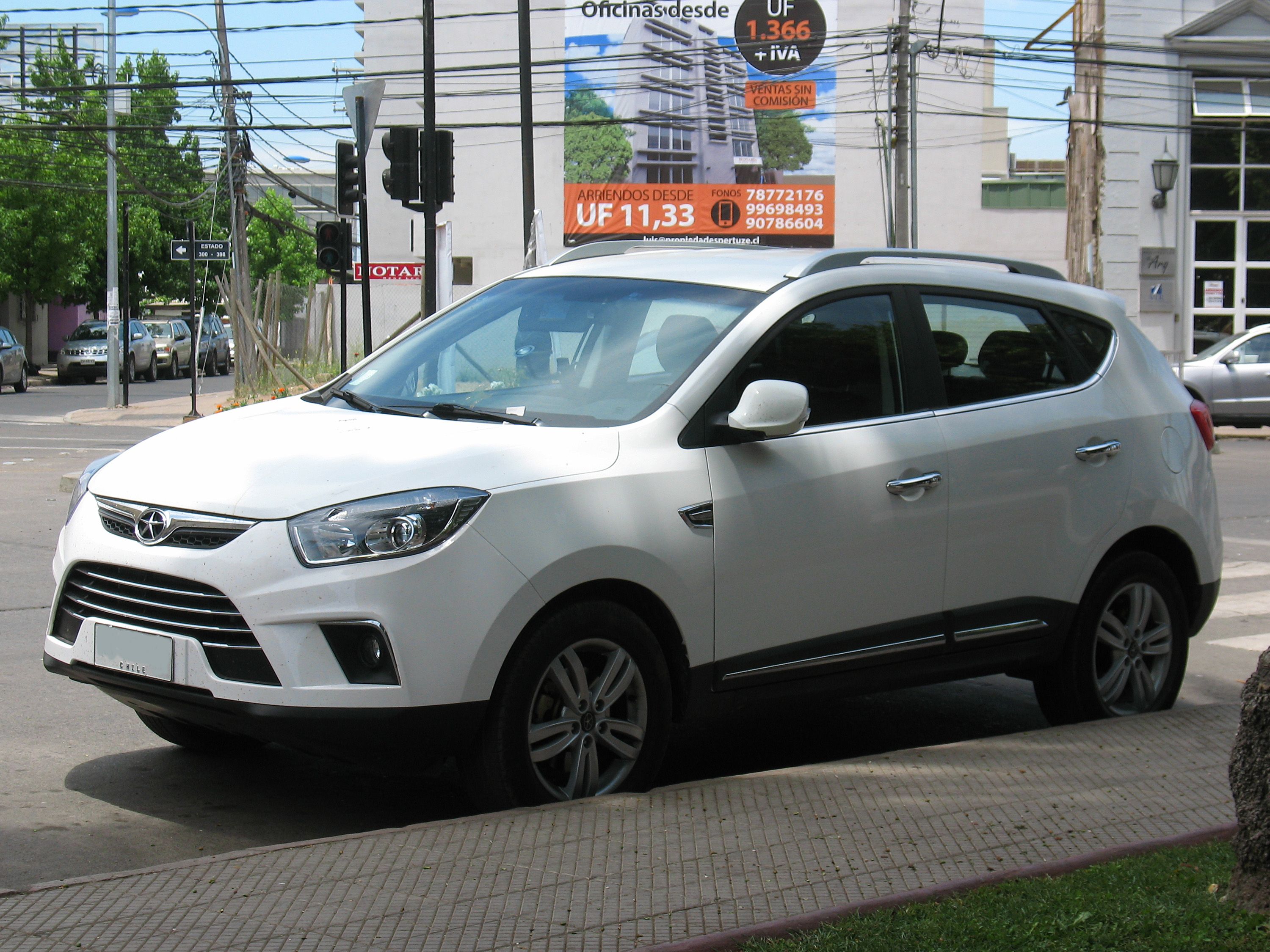 White JAC Refine S5 compact SUV, front three-quarter view