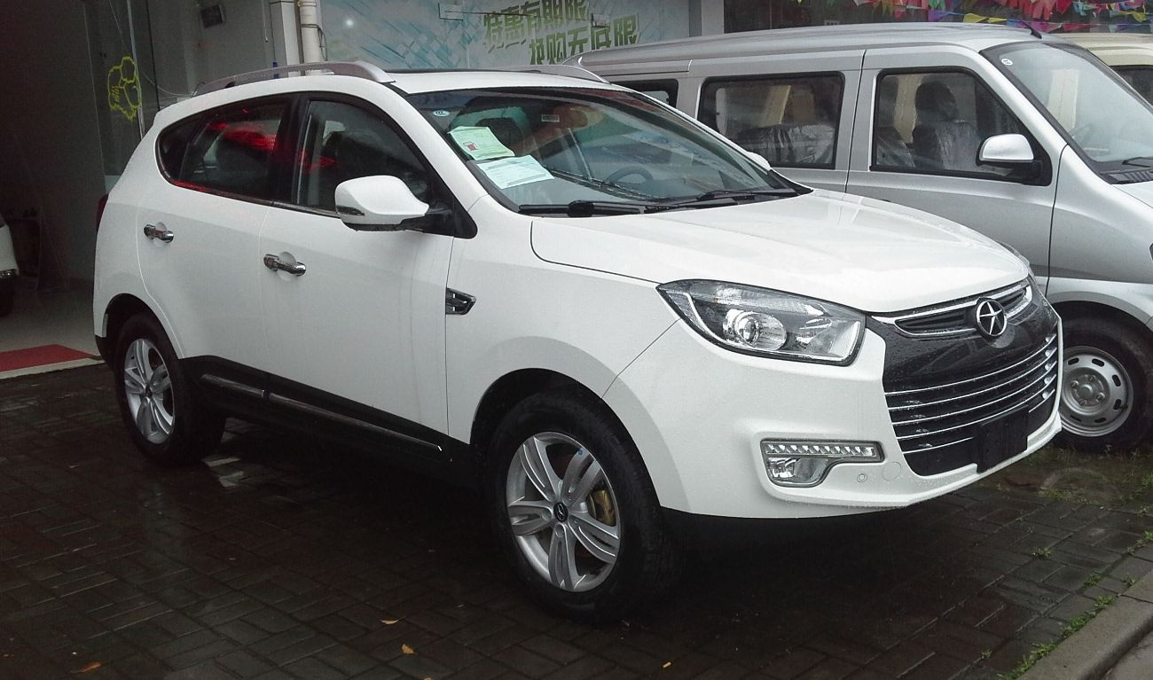 Facelifted 2015 JAC Refine S5 compact SUV at a Chinese auto show
