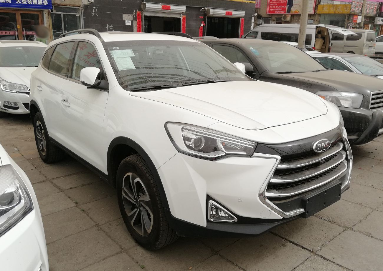 2018 JAC Refine S7 mid-size SUV at a Chinese auto show