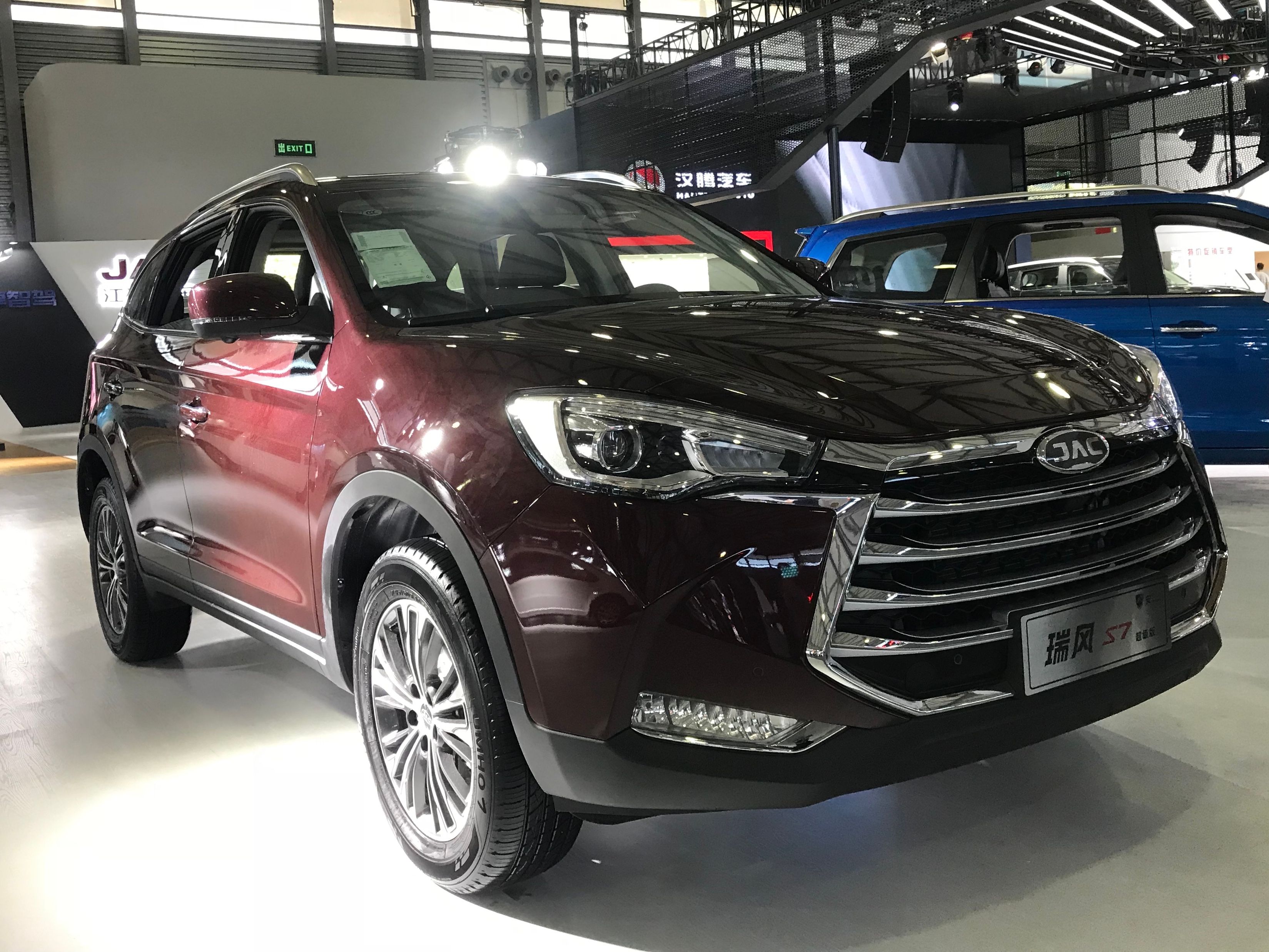 JAC Refine S7 mid-size SUV, front three-quarter view
