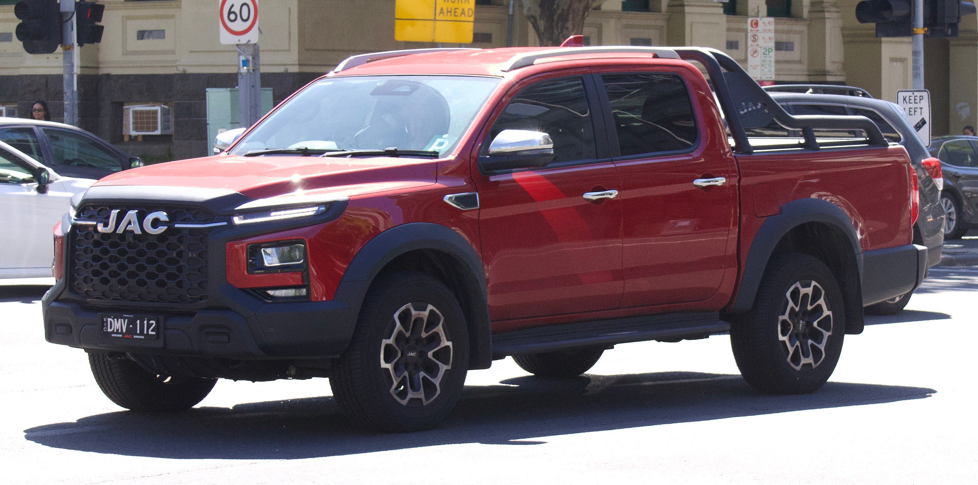 2025 JAC T9 mid-size pickup truck, front view