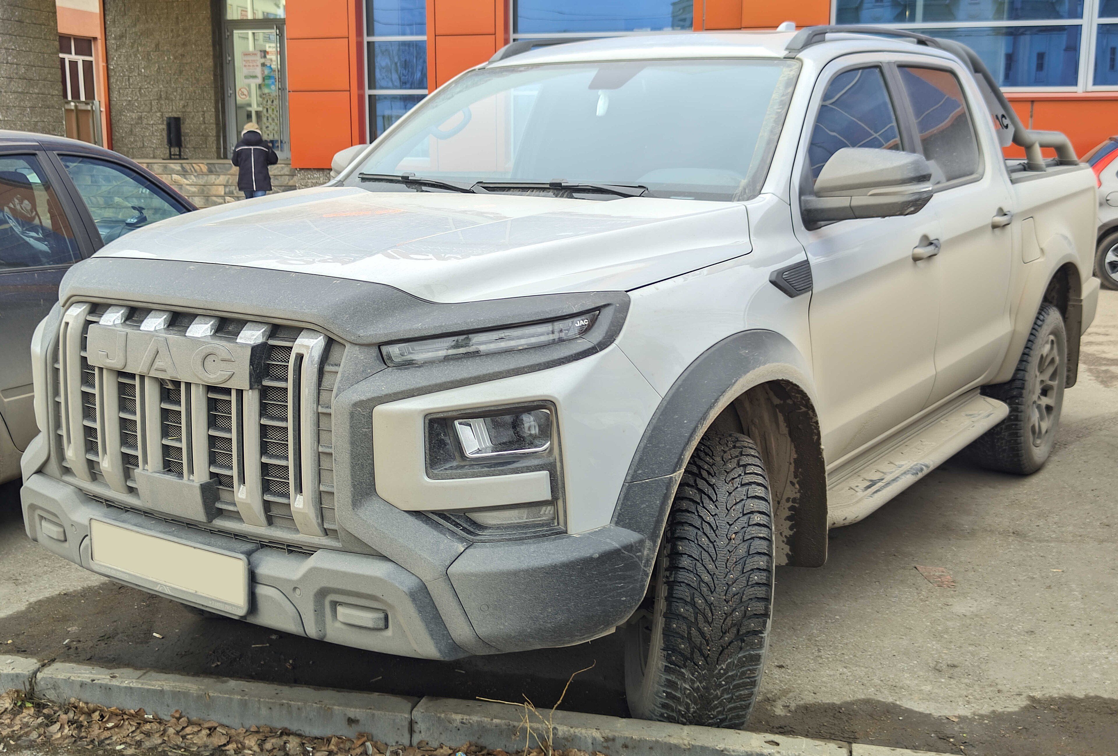 Silver JAC T9 mid-size pickup truck, front three-quarter view