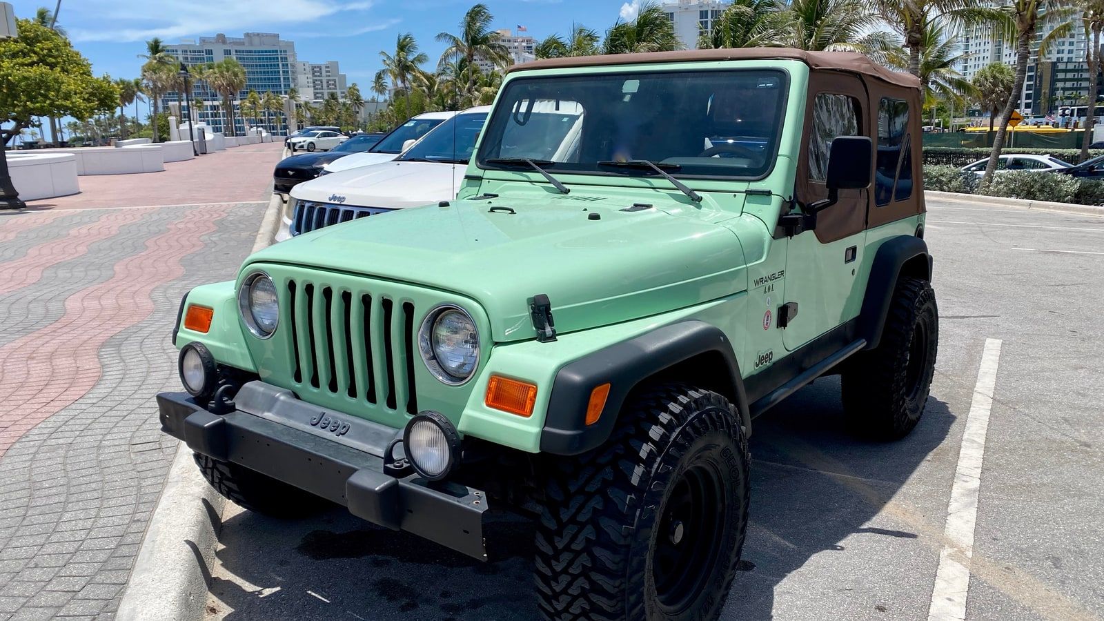 2001 Jeep Wrangler — exterior view