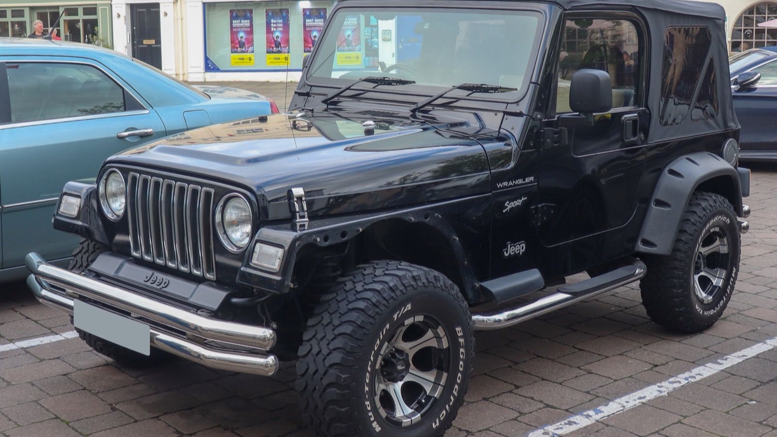 2002 Jeep Wrangler TJ Sport, front three-quarter view