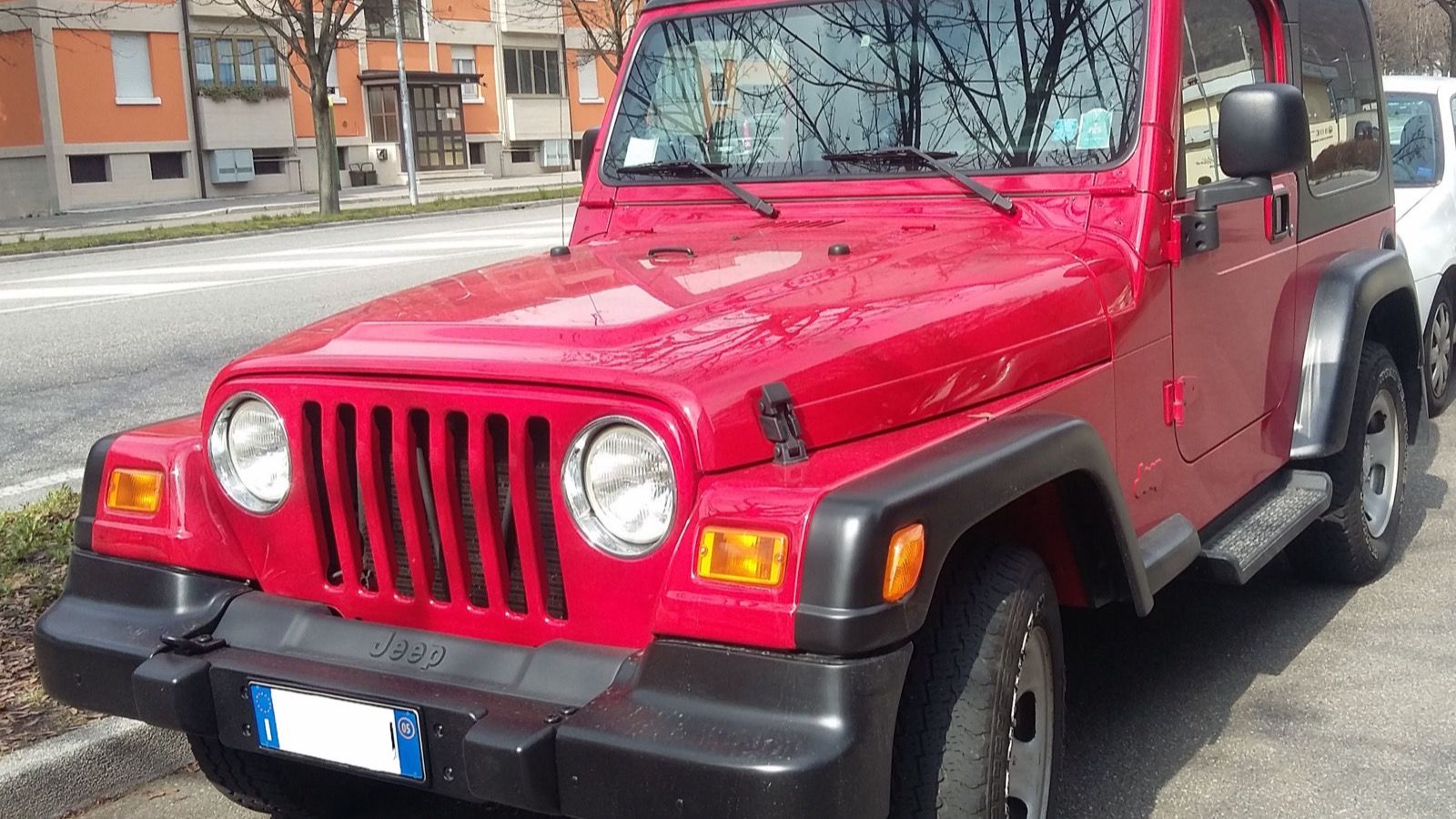 Jeep Wrangler TJ (second generation), front three-quarter view with round headlamps