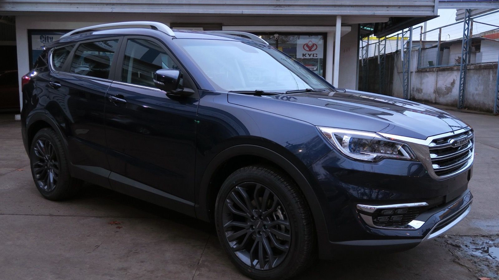Dark blue 2021 Jetour X70 240T GLS, front three-quarter view