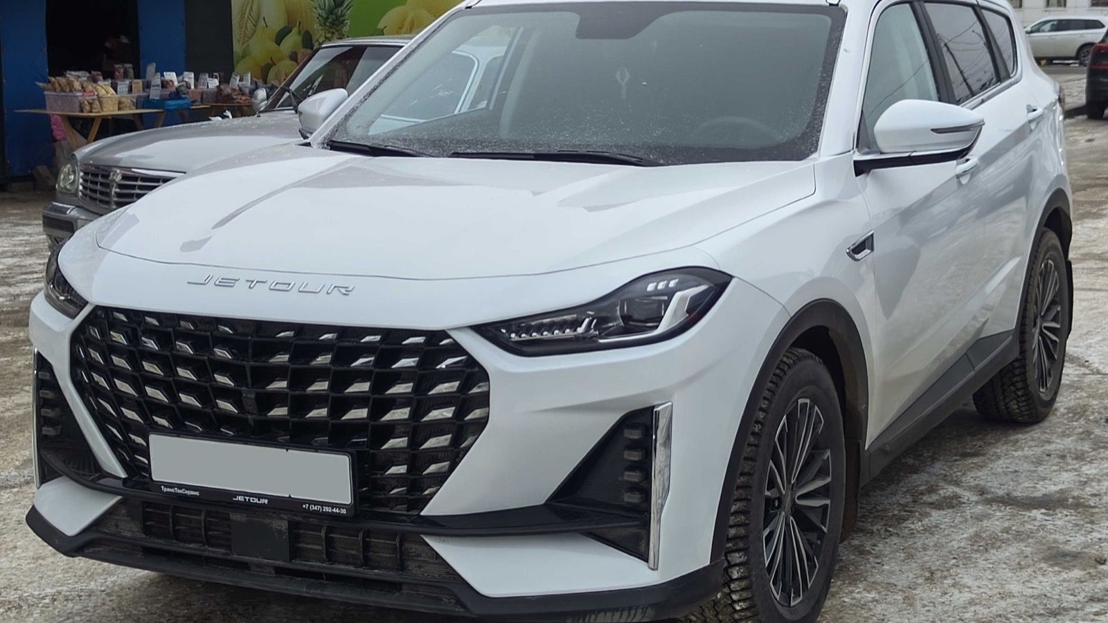 White 2025 Jetour X70 Plus 1.6T DCT Comfort, front three-quarter view