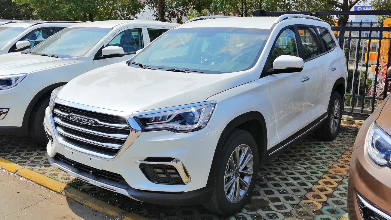 White 2019 Jetour X90 three-row SUV, front three-quarter view