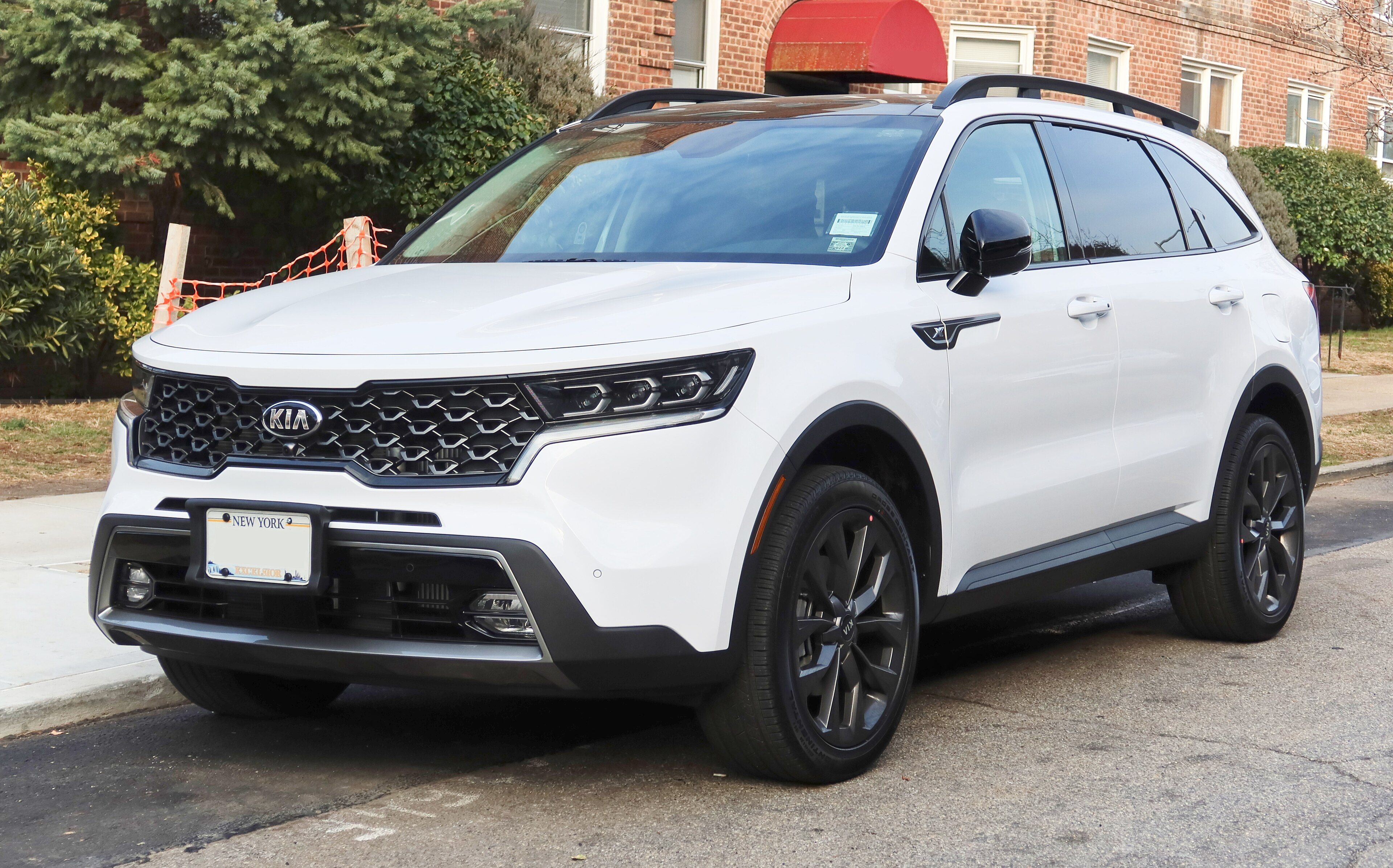 2021 Kia Sorento SX AWD four-door SUV, front three-quarter view