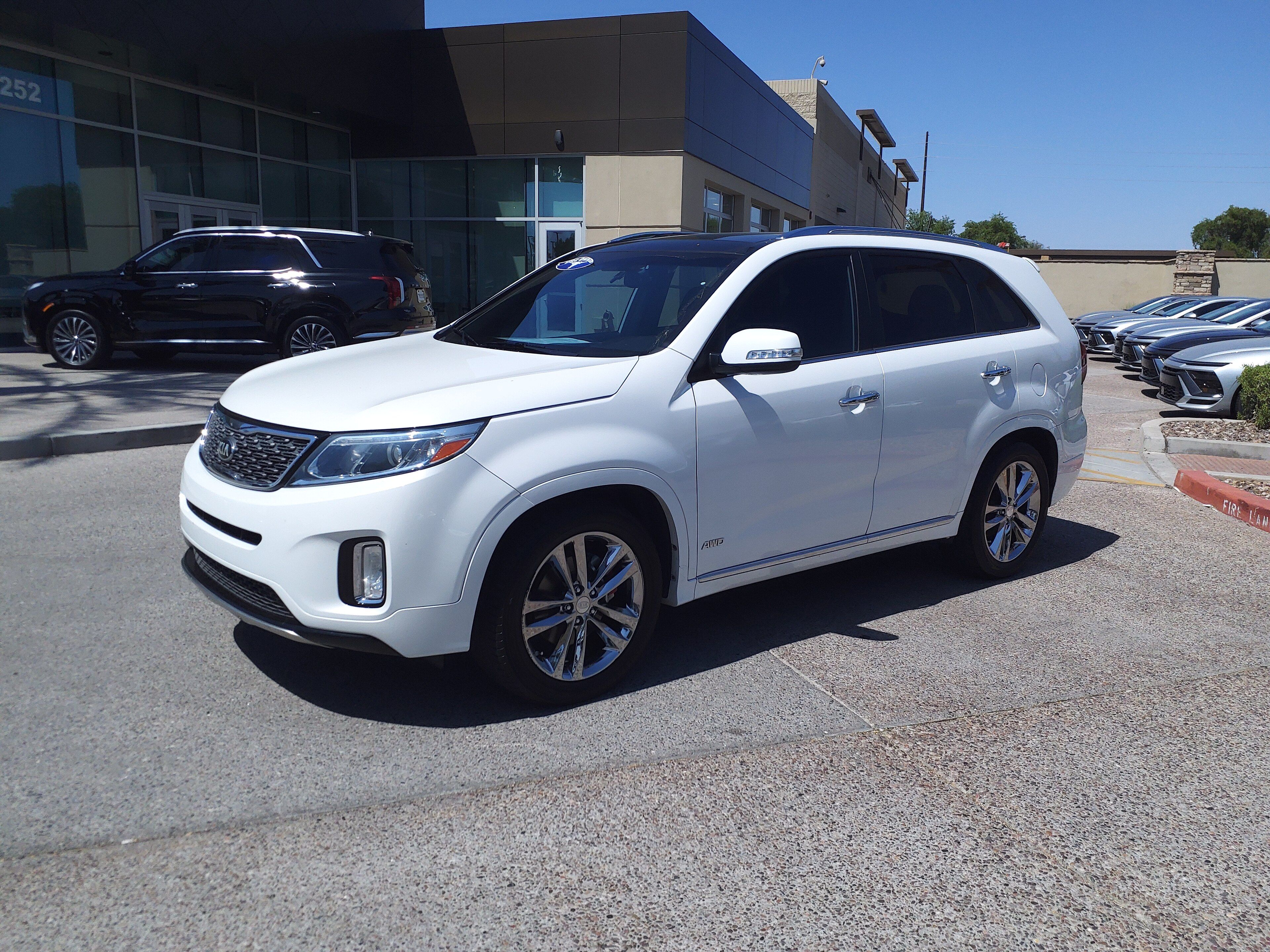 Third-generation Kia Sorento (UM) SX Limited, front three-quarter view