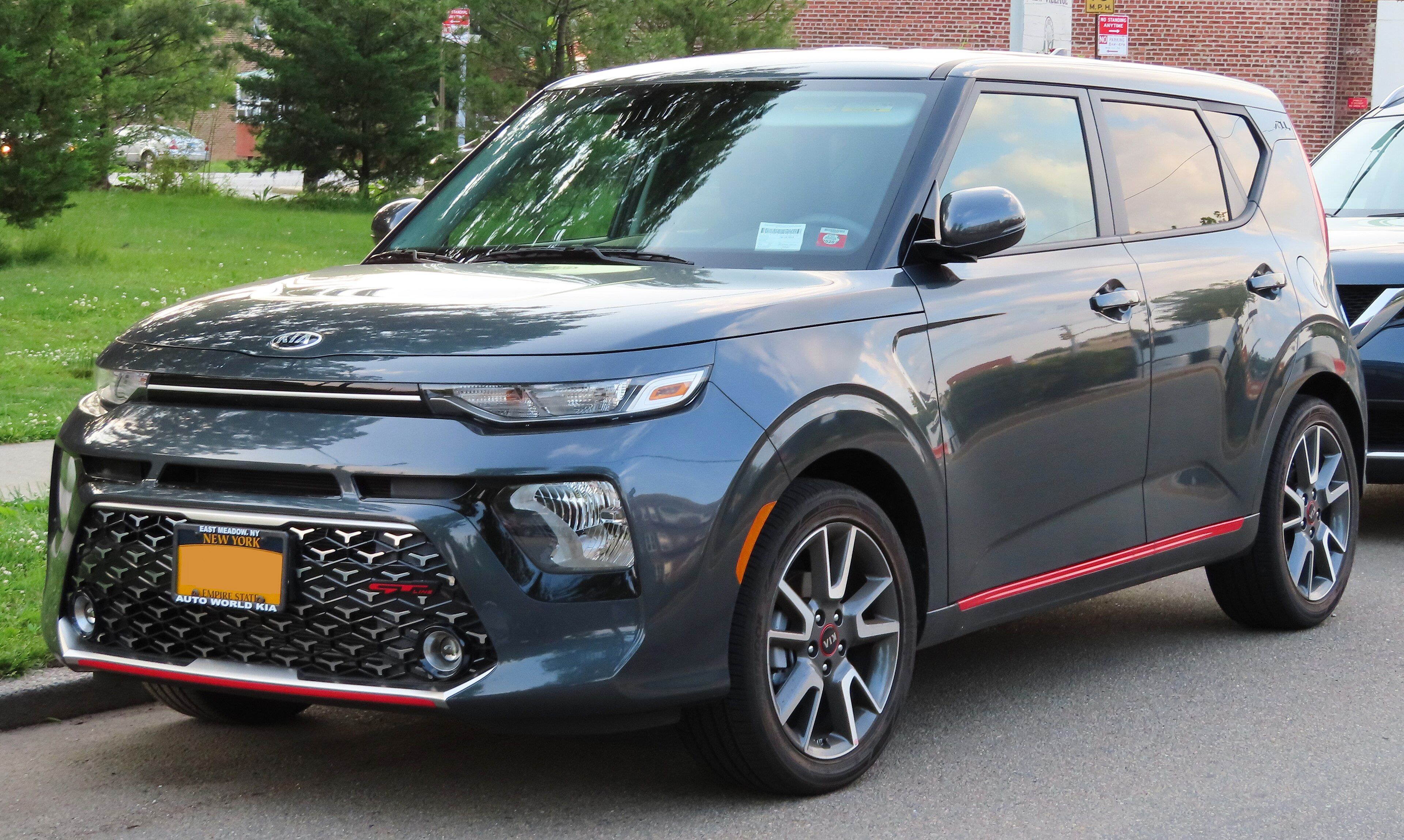 2020 Kia Soul GT-Line 2.0L hatchback, front three-quarter view