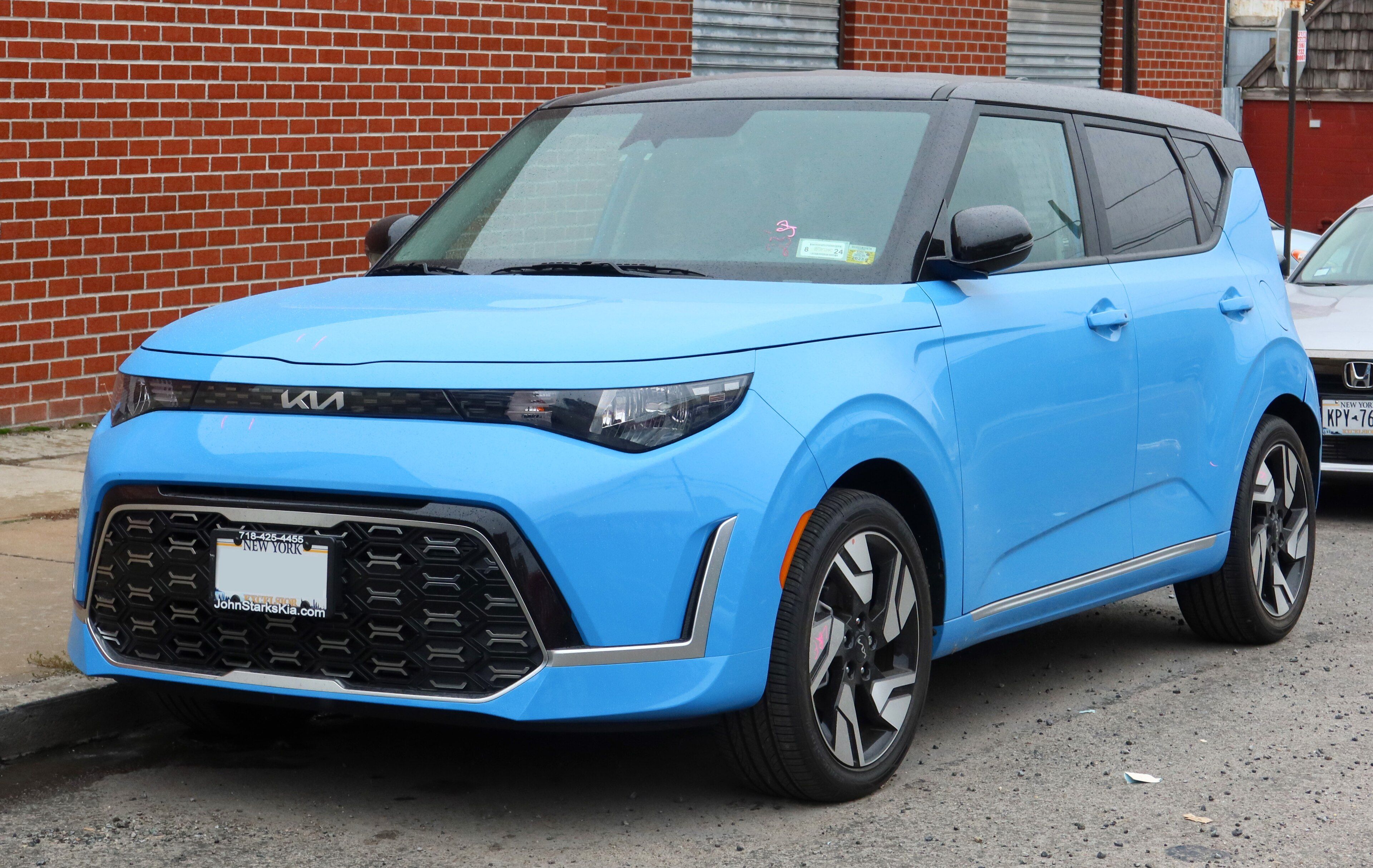 2023 Kia Soul GT-Line facelift hatchback, front three-quarter view