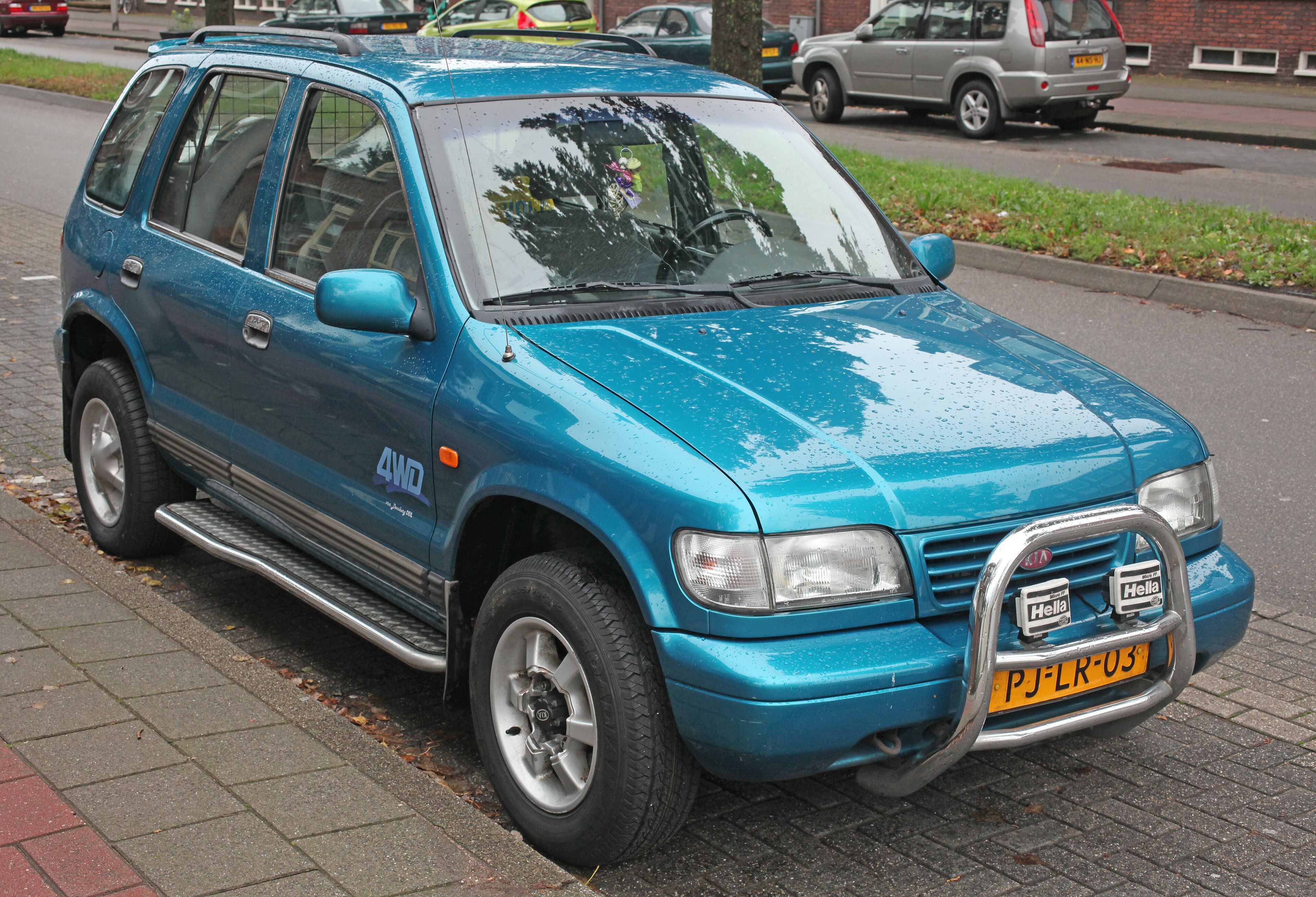 Teal 1996 Kia Sportage 2.0 four-door SUV with bull bar, front three-quarter view