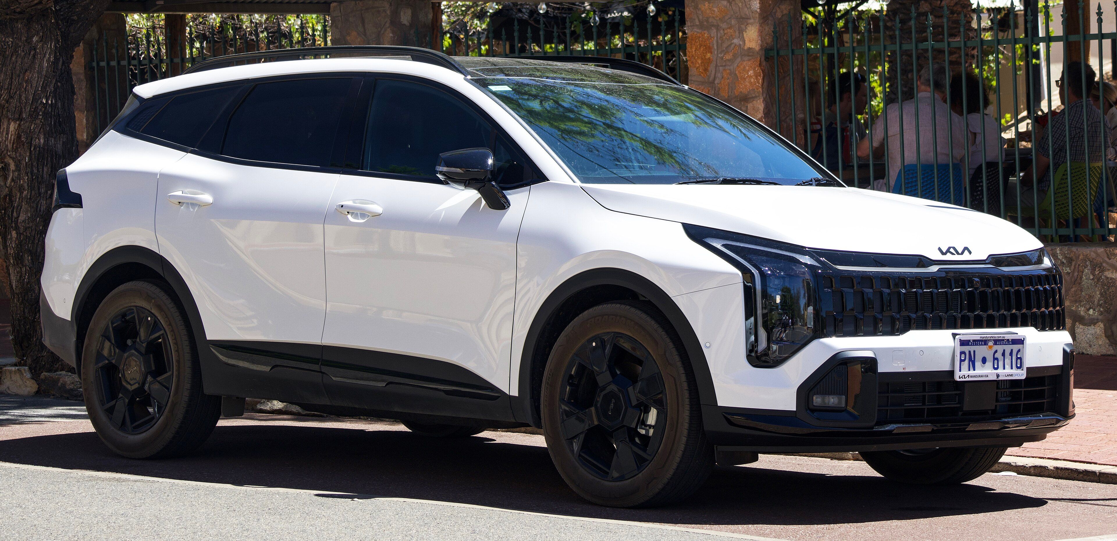 White 2025 Kia Sportage GT-Line facelift, front three-quarter view