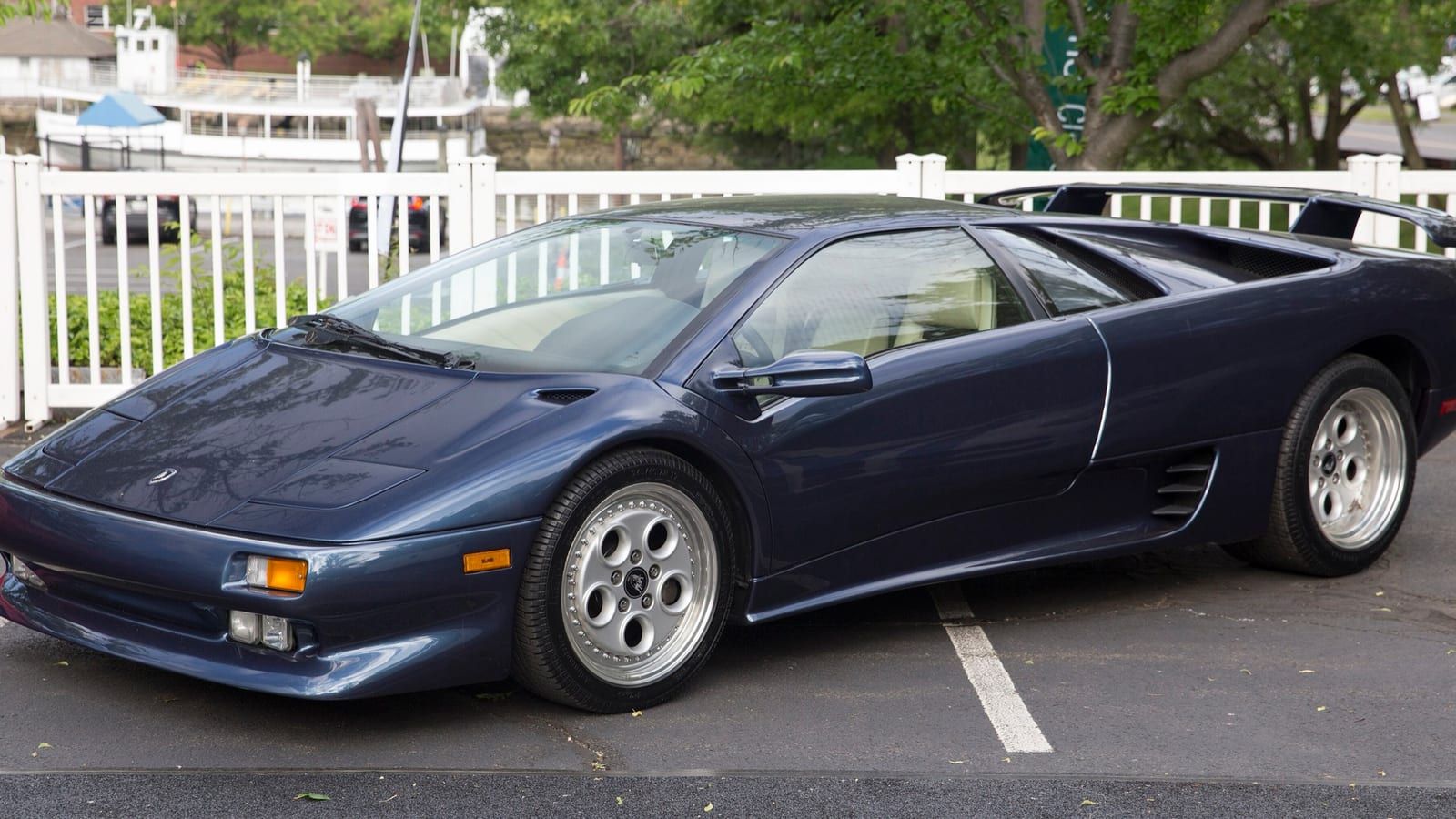 Midnight-blue 1991 Lamborghini Diablo, front three-quarter view