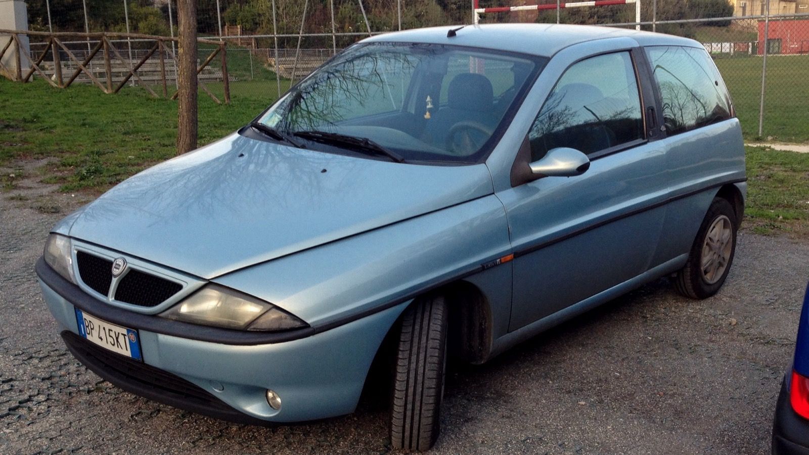 Light-blue 2000 Lancia Y 1.1 Elefantino Blu three-door hatchback, front three-quarter view