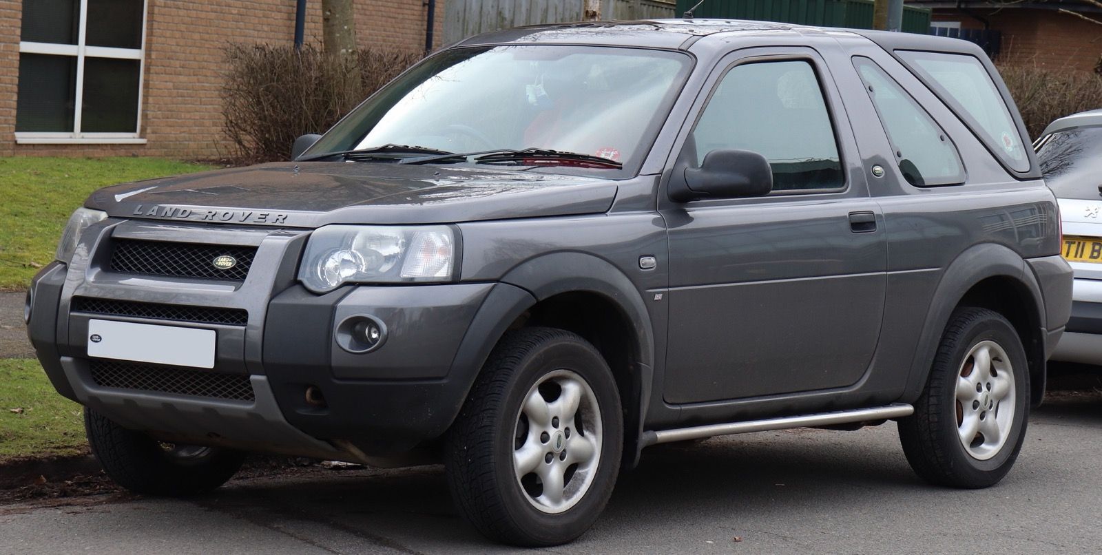 2007 Land Rover Freelander, front three-quarter view