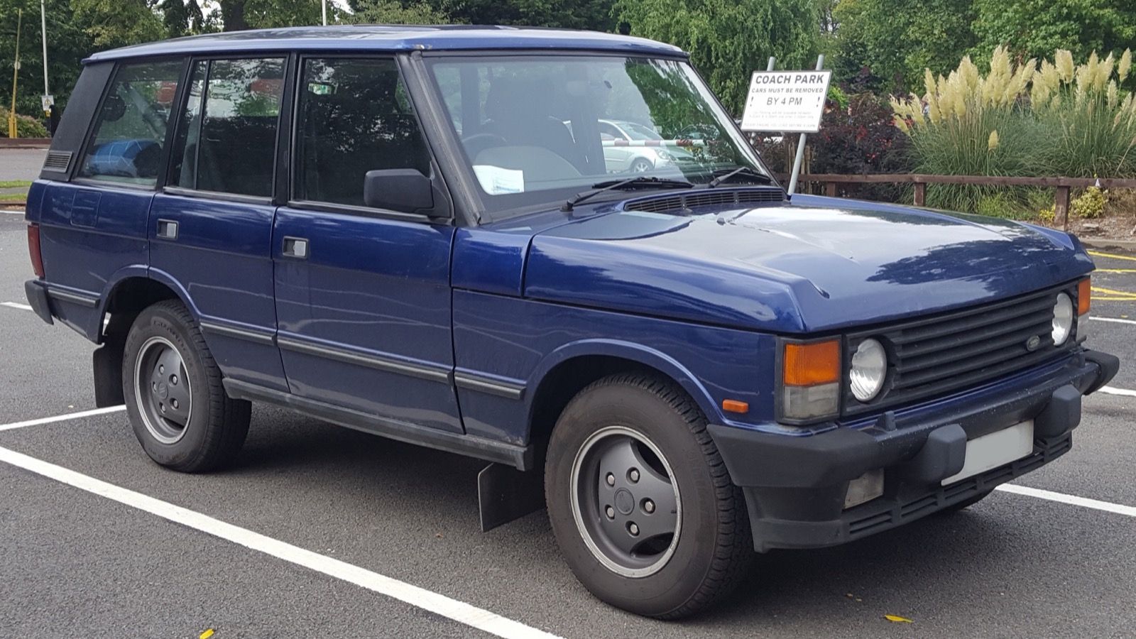 1995 Range Rover, front three-quarter view