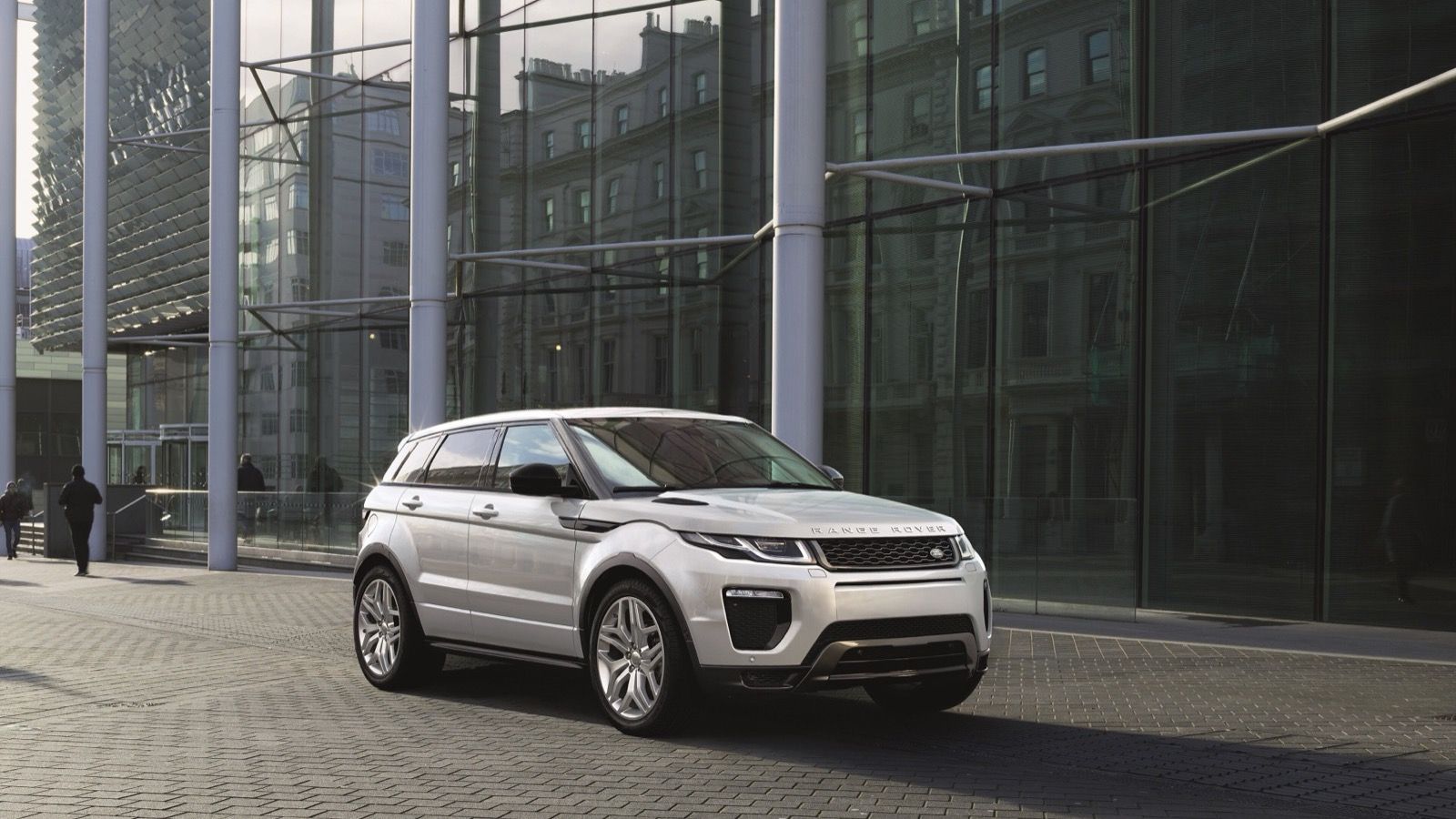 2016 Range Rover Evoque, side view