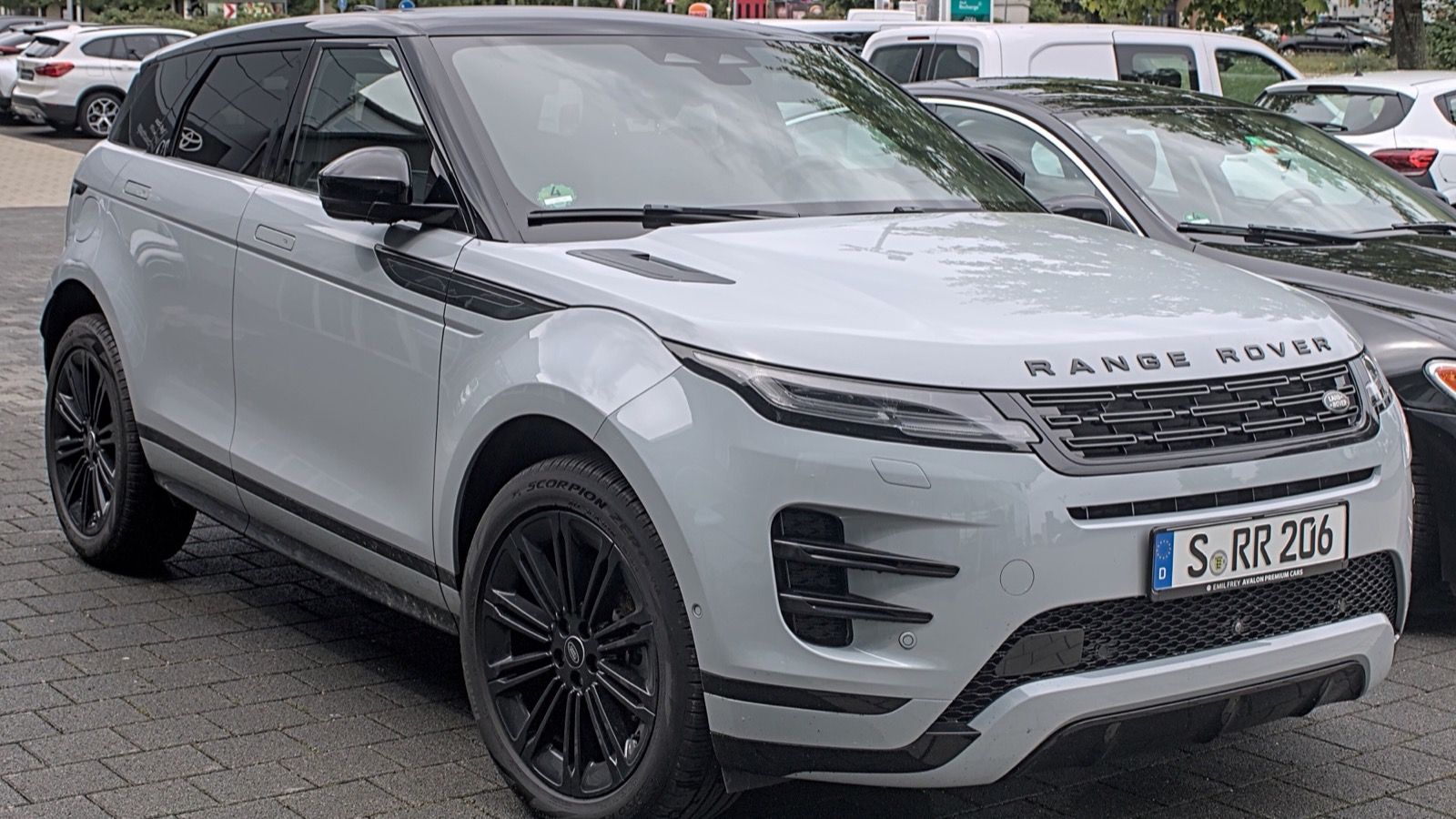 2023 Range Rover Evoque, side view