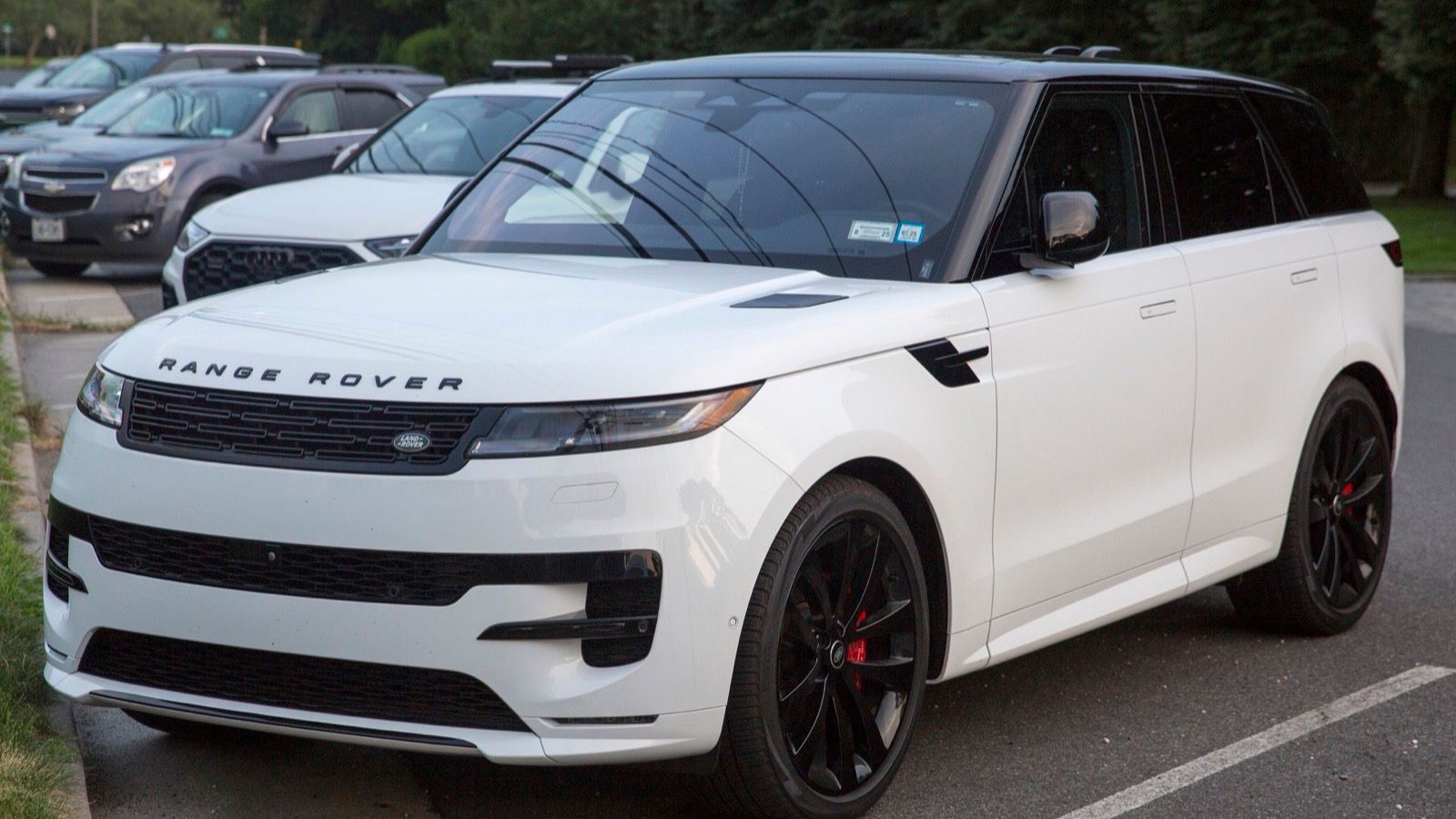 2023 Range Rover Sport, front three-quarter view from the left