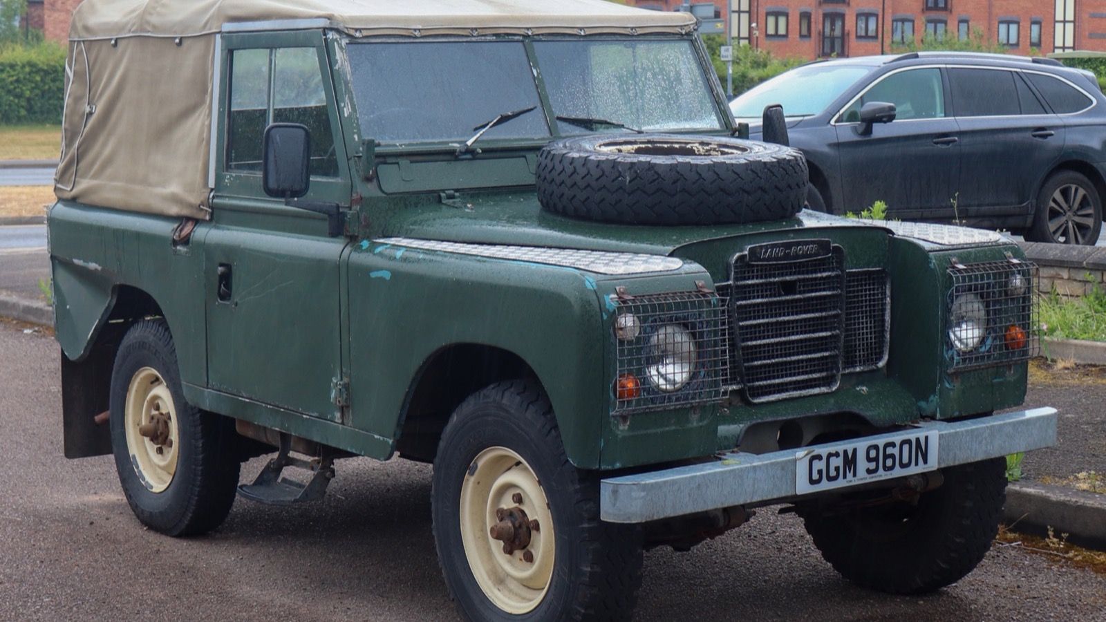 1975 Land Rover Series, front three-quarter view