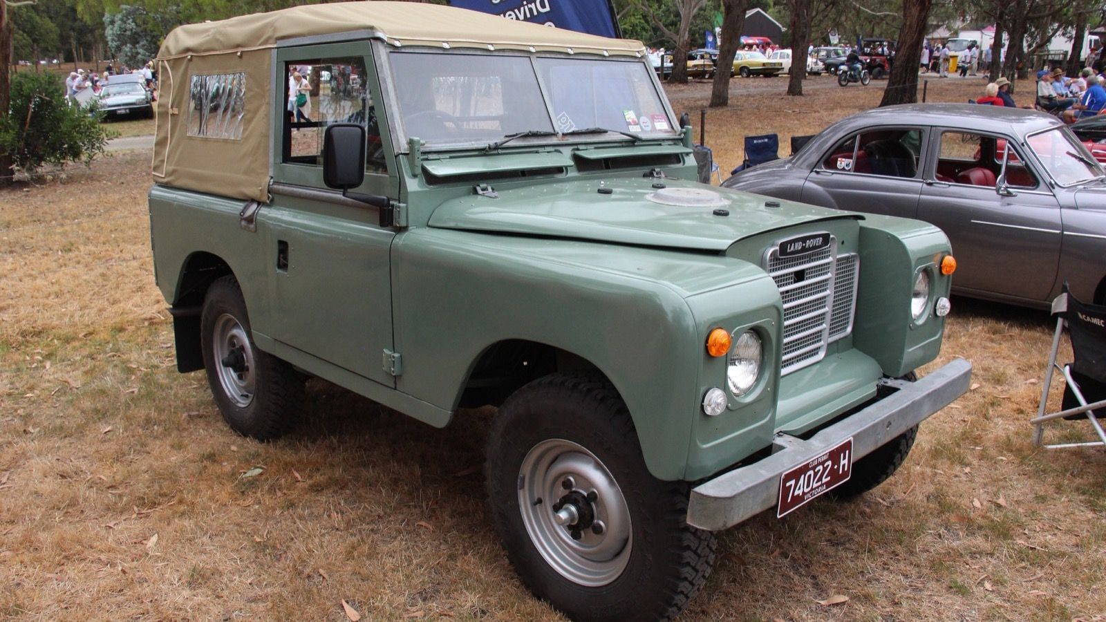 1976 Land Rover Series, side view