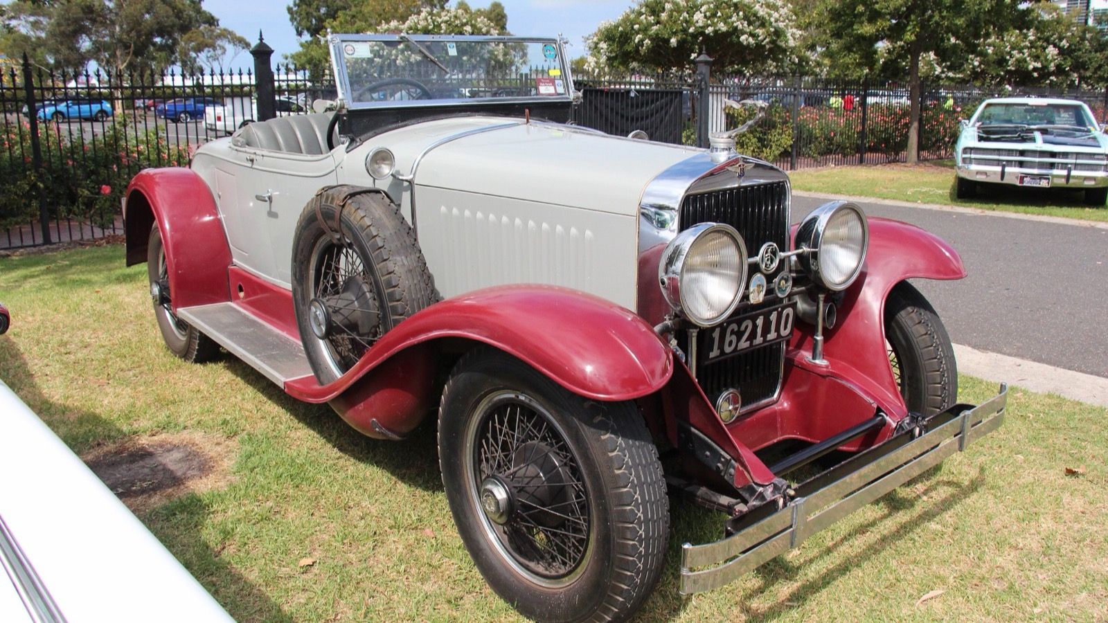 1927 LaSalle Model 303 roadster in grey and maroon, front three-quarter view