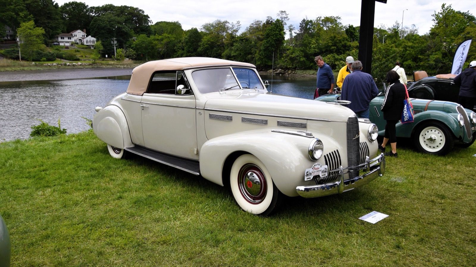 1940 LaSalle Series 52 convertible in cream, front three-quarter view