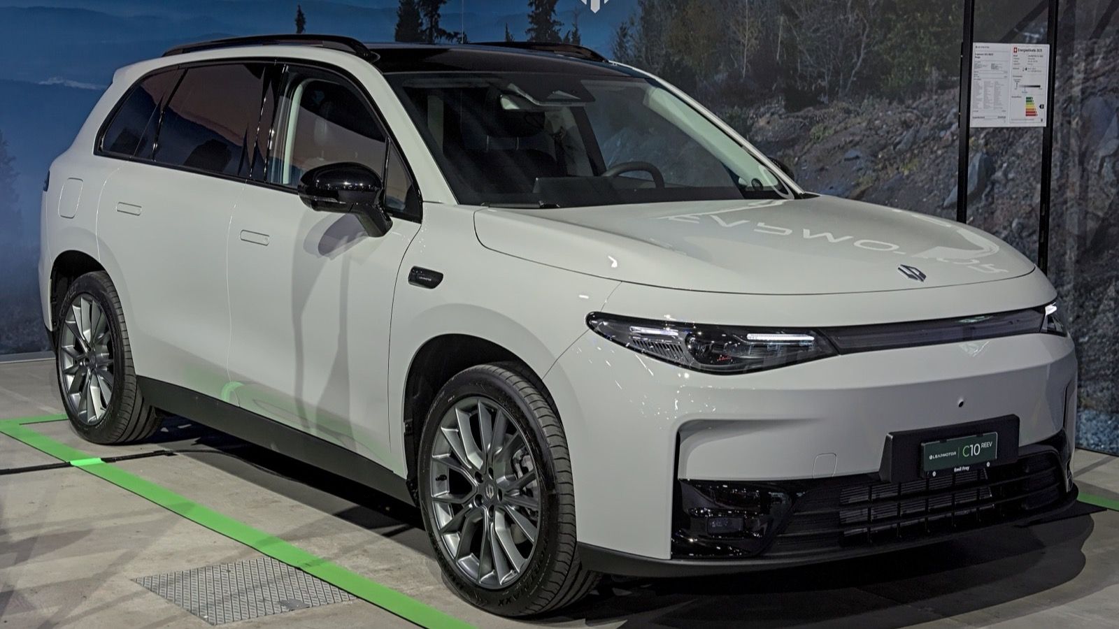 Pale green 2025 Leapmotor C10 REEV on the Leapmotor stand at Auto Zuerich 2025, front three-quarter view