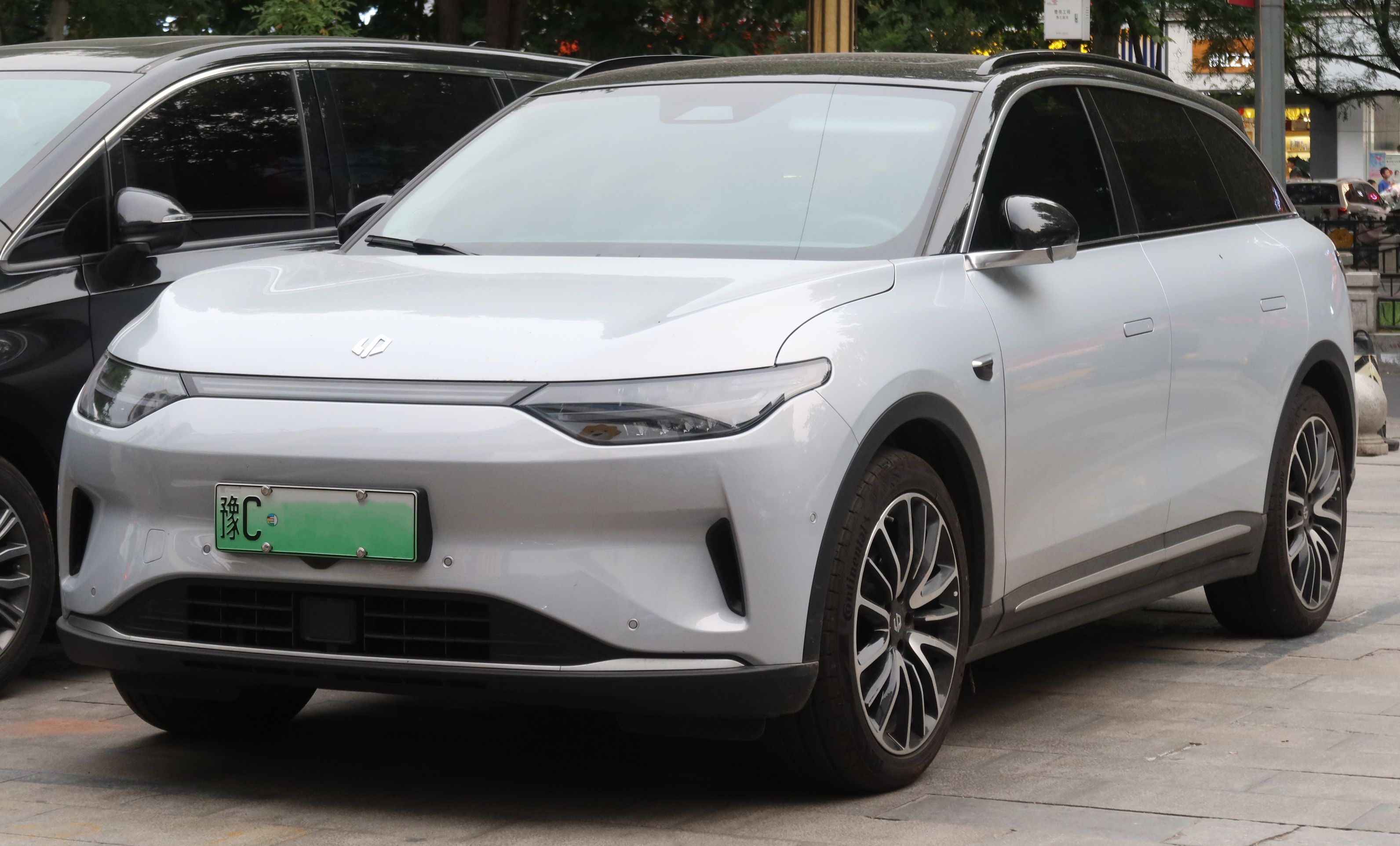 Silver 2021 Leapmotor C11 electric SUV, front three-quarter view