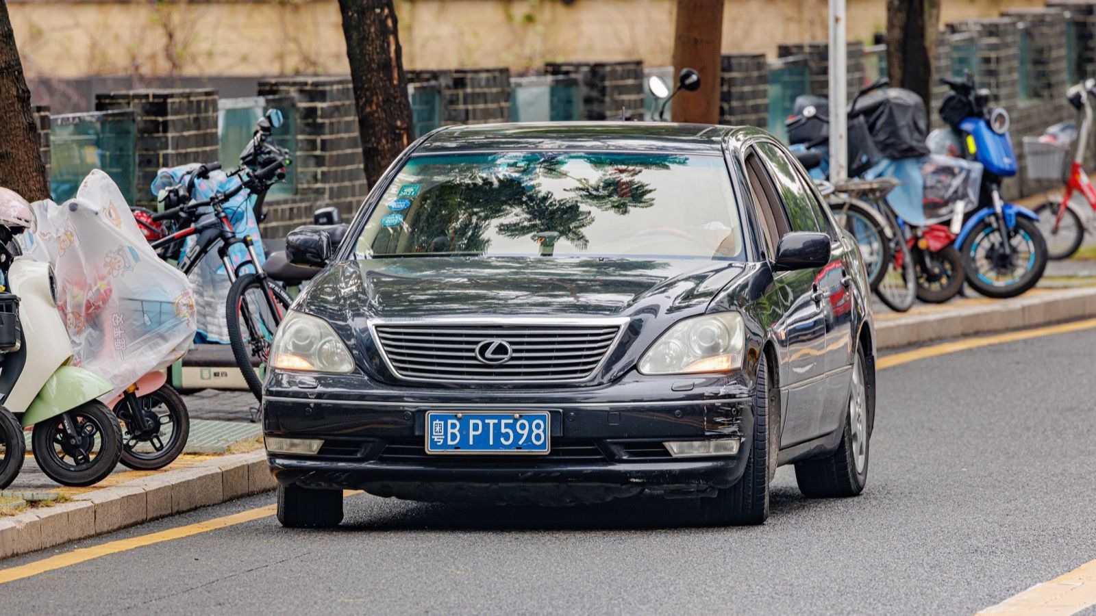 Dark third-generation Lexus LS 430 sedan photographed from the front three-quarter