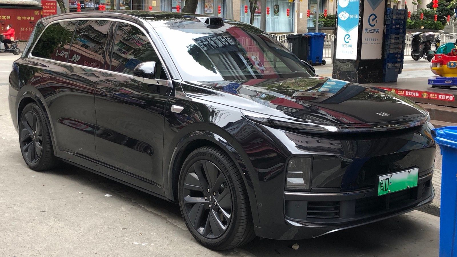 2023 Li Auto L9 in black, front three-quarter view parked in Sanming, China