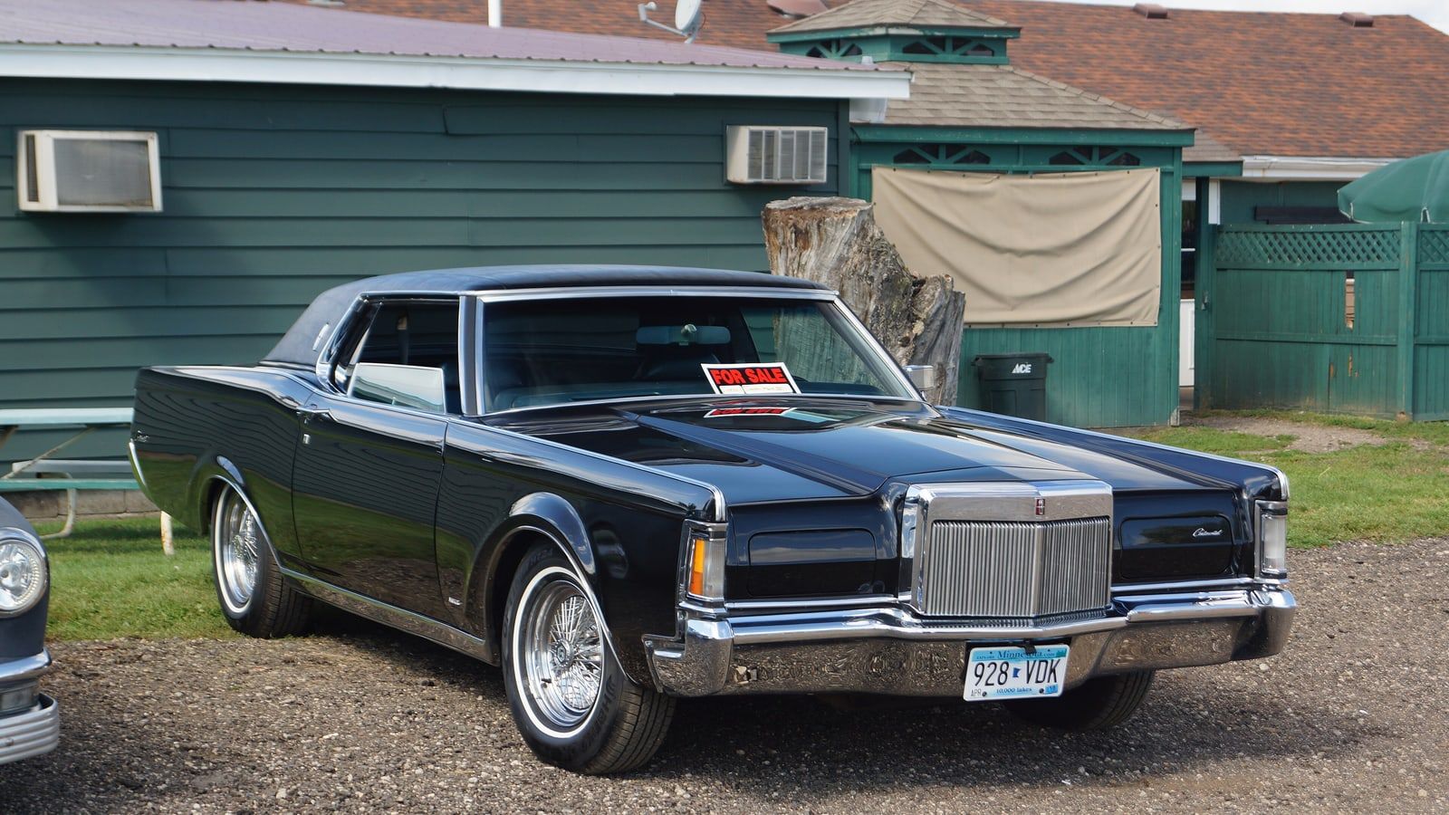 Dark blue 1970 Lincoln Continental Mark III coupe, front three-quarter view