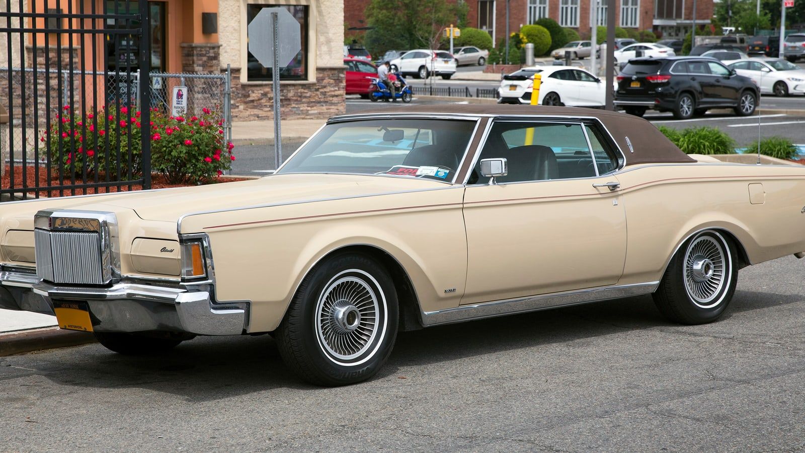 Tan 1971 Lincoln Continental Mark III coupe, front three-quarter view