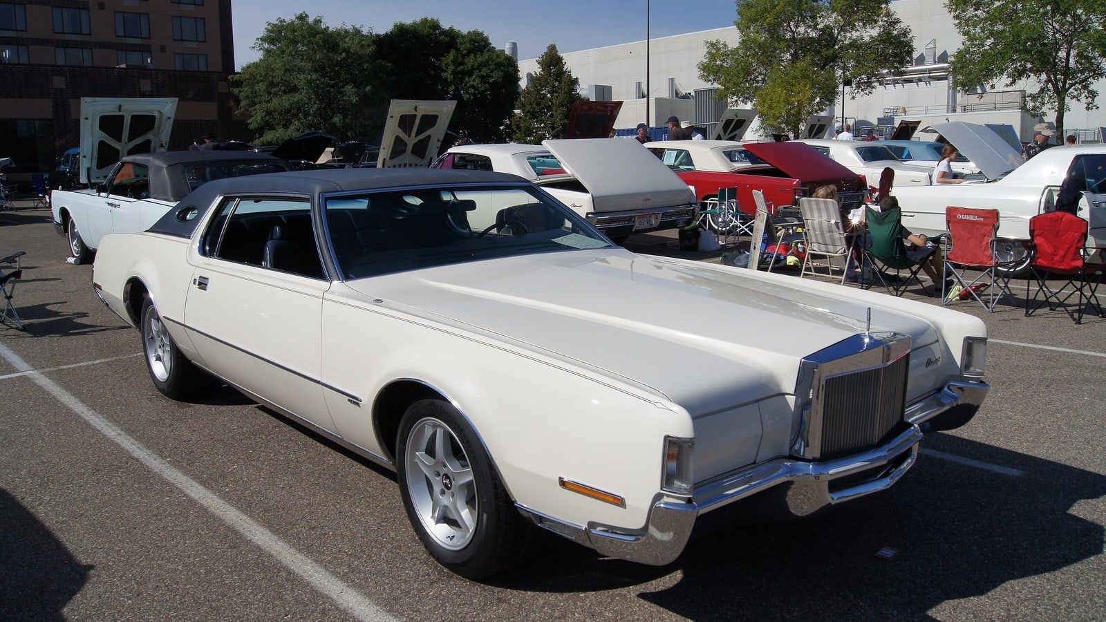 White 1972 Lincoln Continental Mark IV coupe, front three-quarter view at a car show